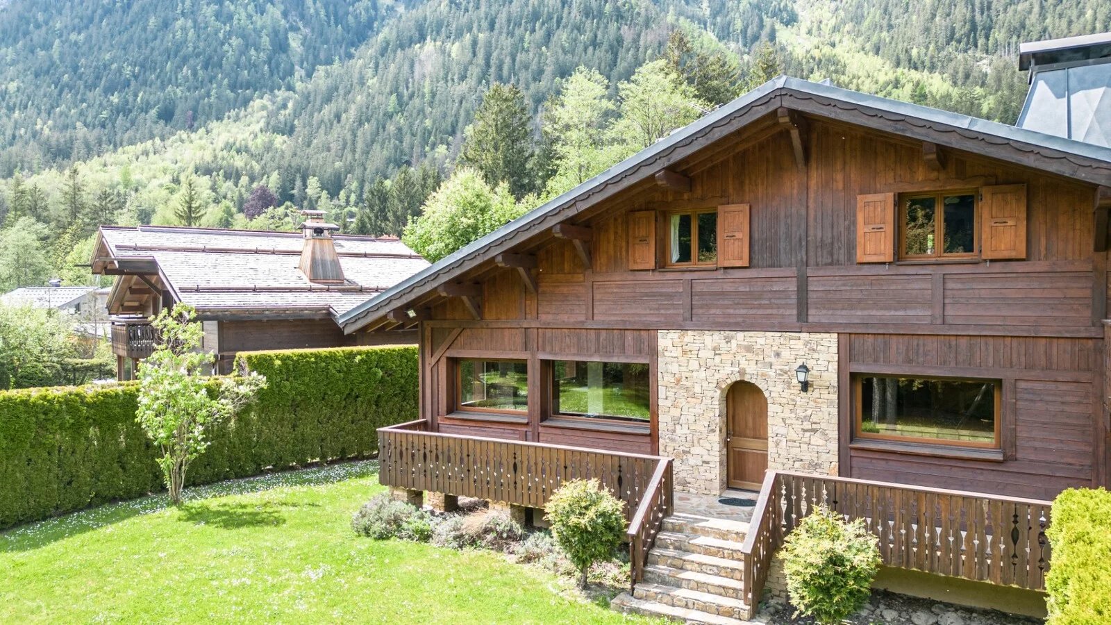 SOUTH-FACING CHALET - FACING MONT BLANC