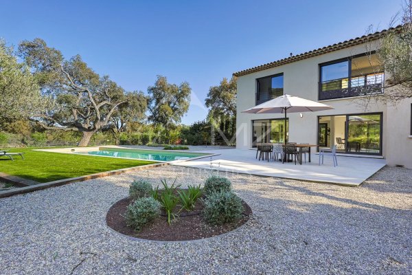 MAGNIFICENT NEW VILLA - SWIMMING POOL - PLAN DE LA TOUR — photo 5