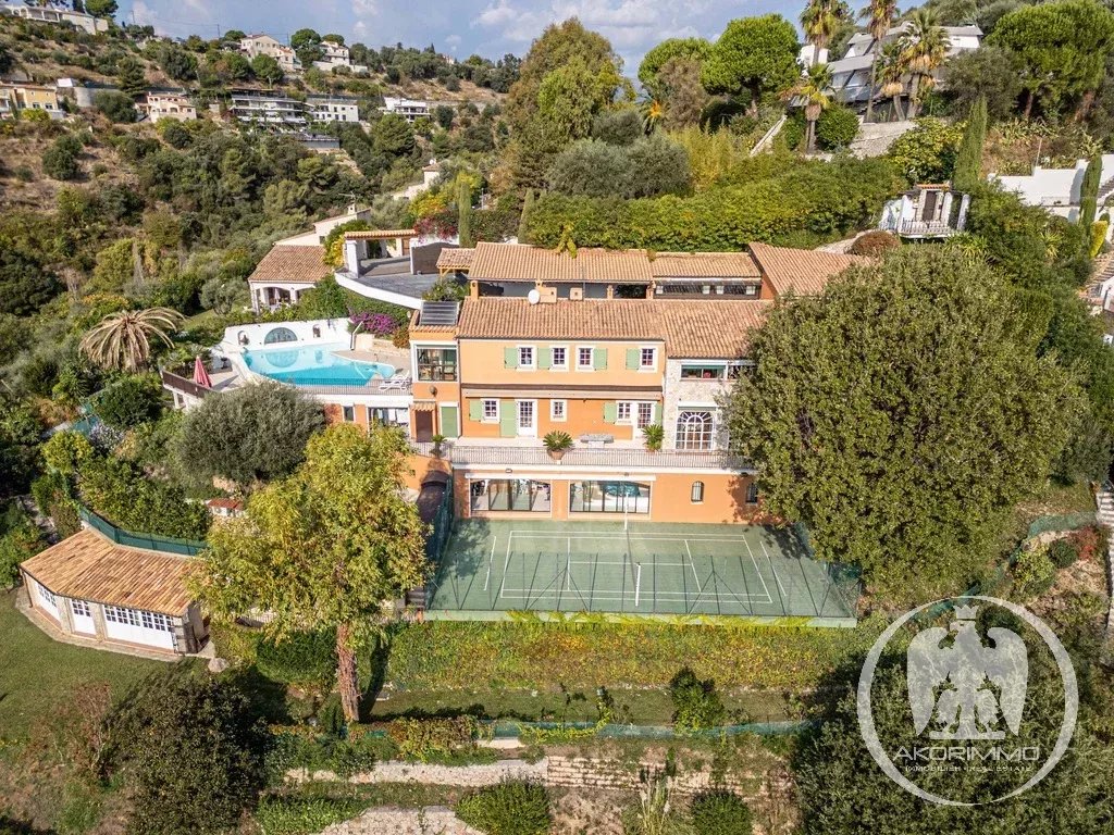 Huis  - 13 kamers  - 464.0 m2 -  1.699.000 € - Te koop