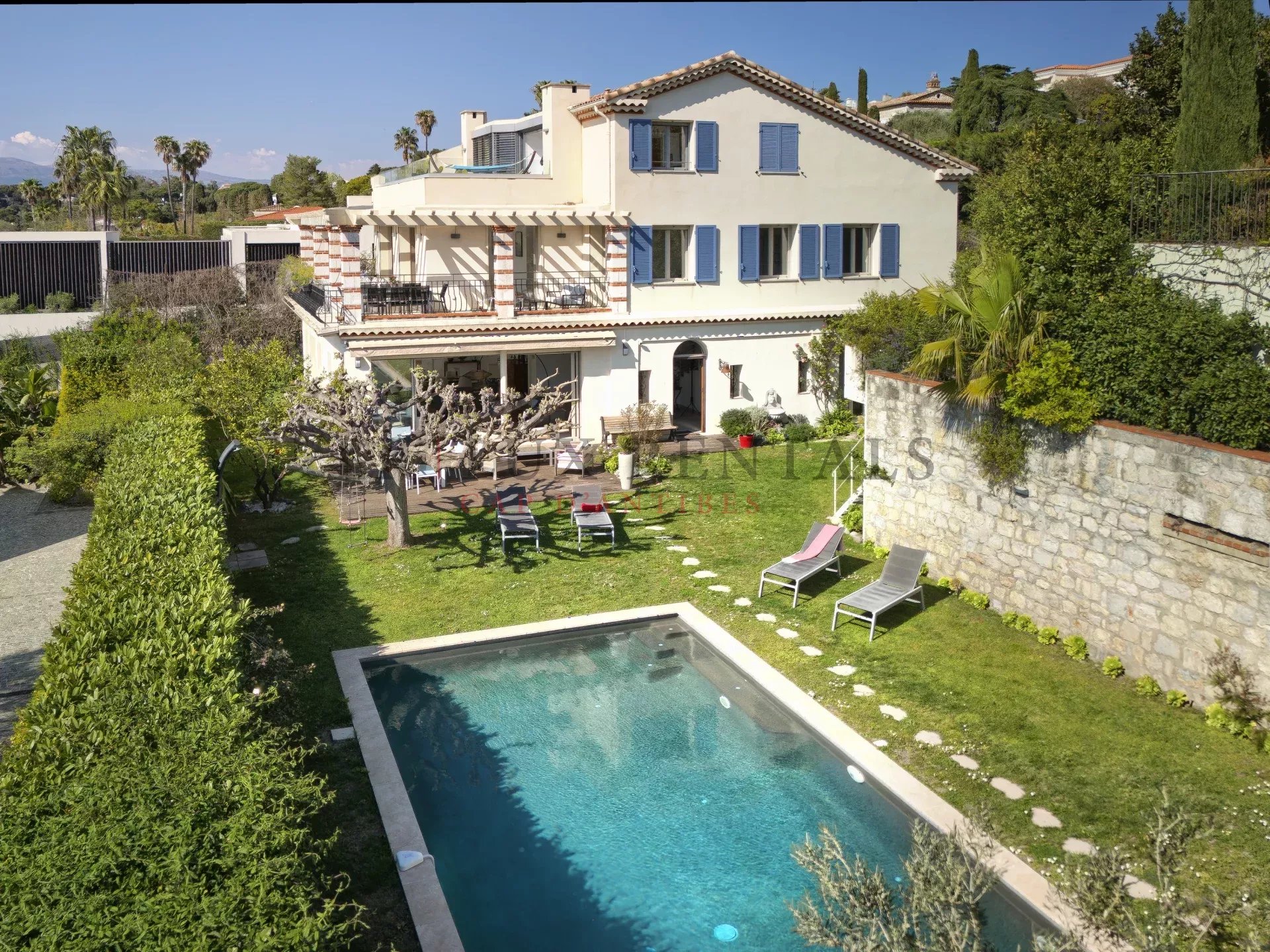 Versant ouest, Villa rénovée dans un domaine privé