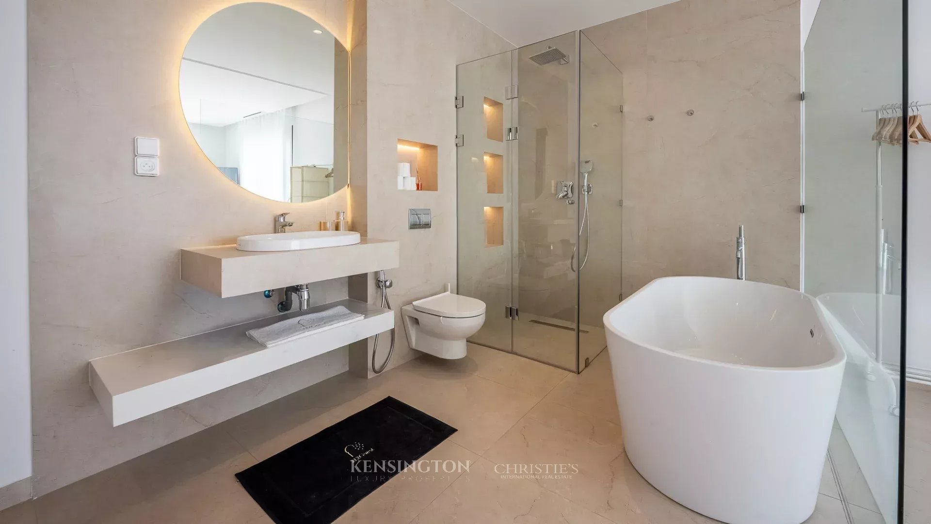 5 Bedroom Villa/Townhouse's Image 38