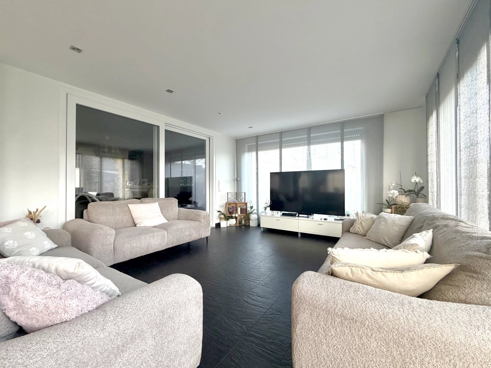 Agence immobilière de AXHOME IMMO SARL