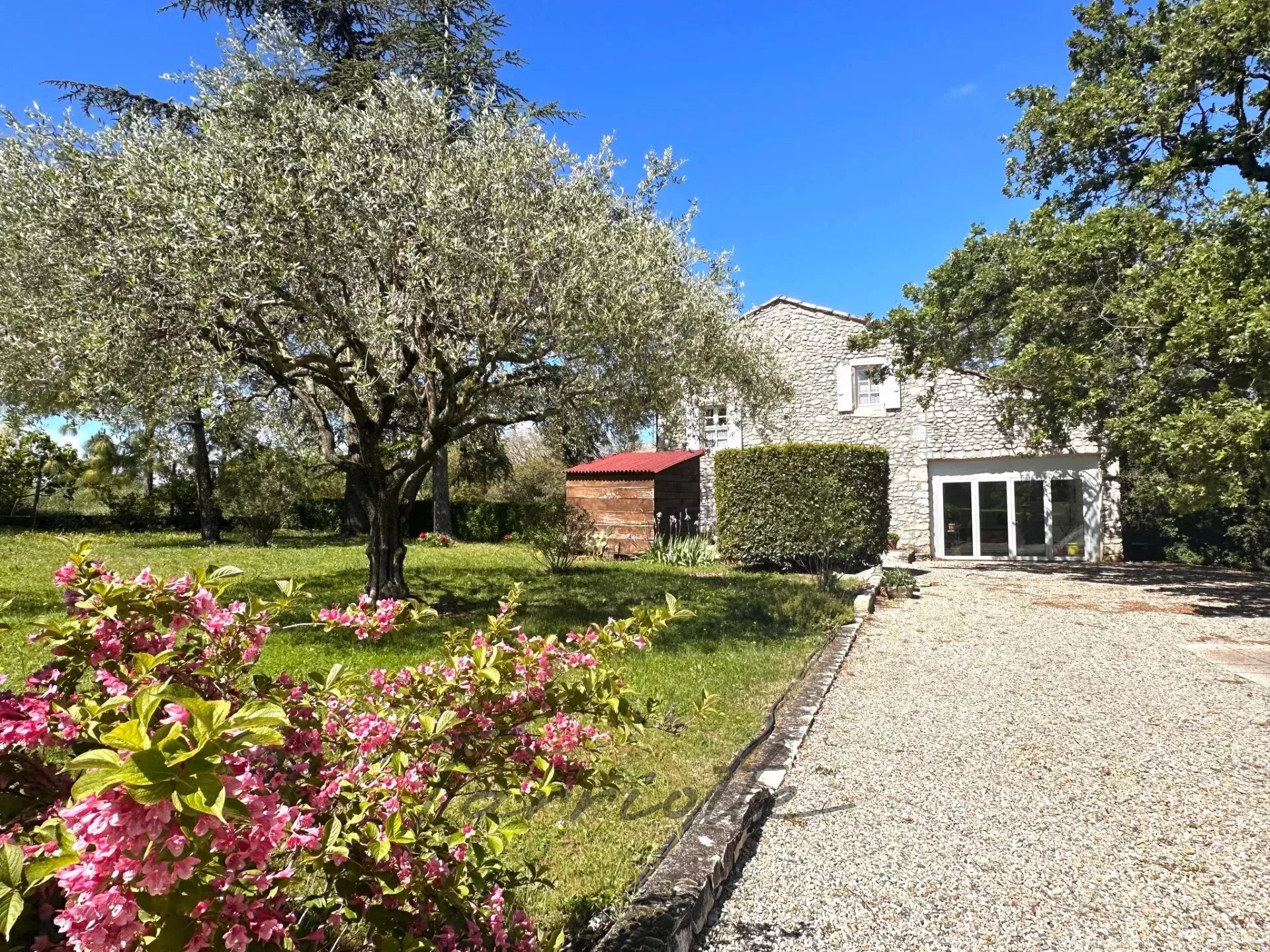 Sale Farm Châteauneuf-du-Rhône