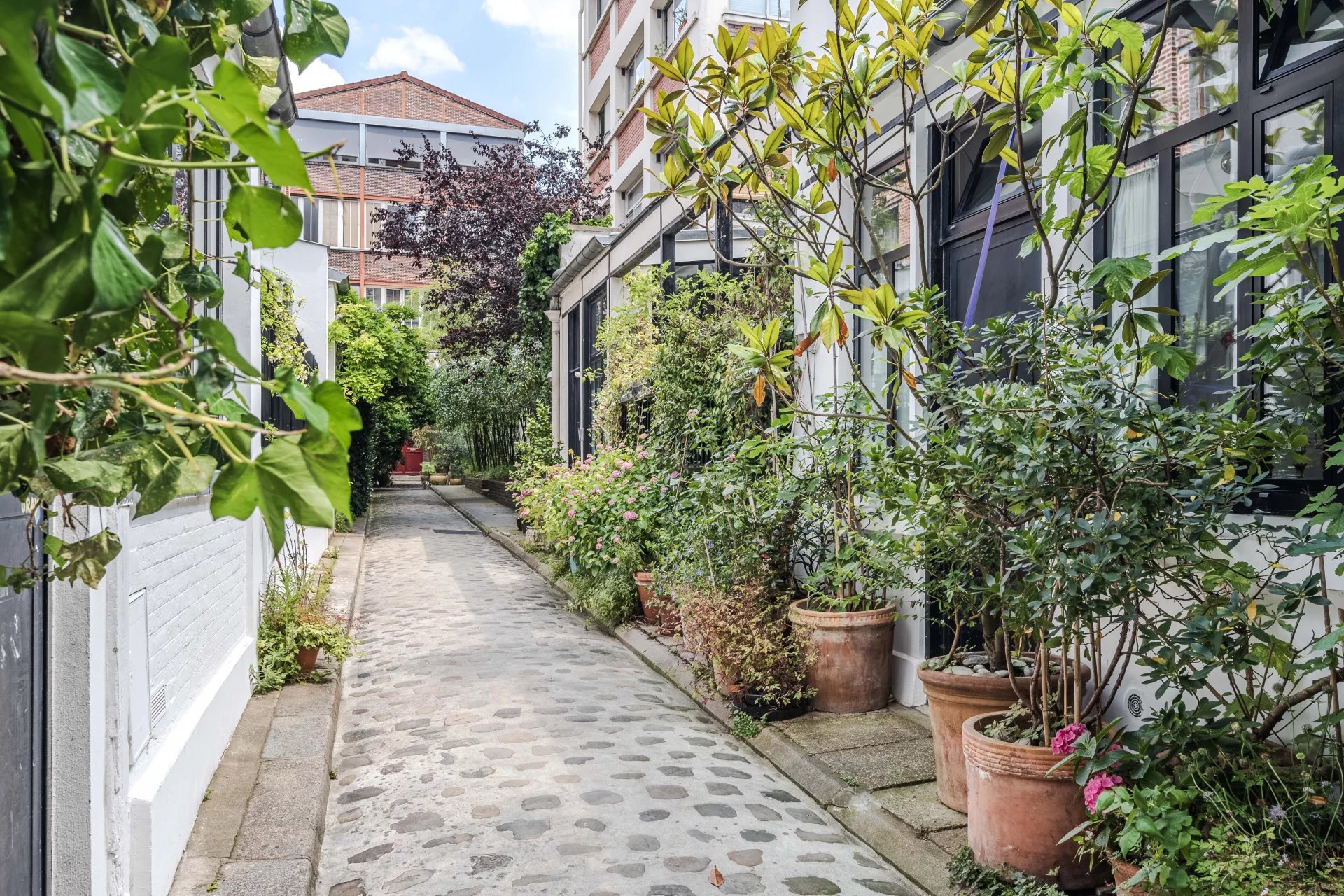 Canal Saint-Martin / Loft -House in private passage