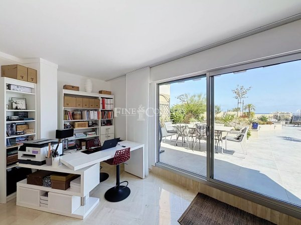 2-Bedroom Apartment in Mandelieu — photo 6