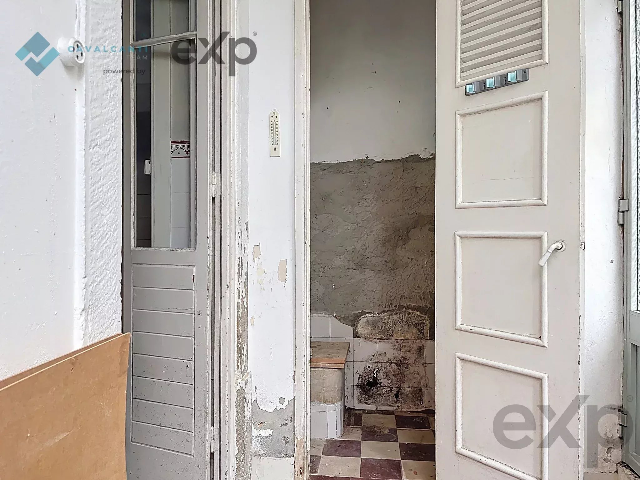3-bedroom with charm and patio for renovation – Lisbon 86916807 image 43