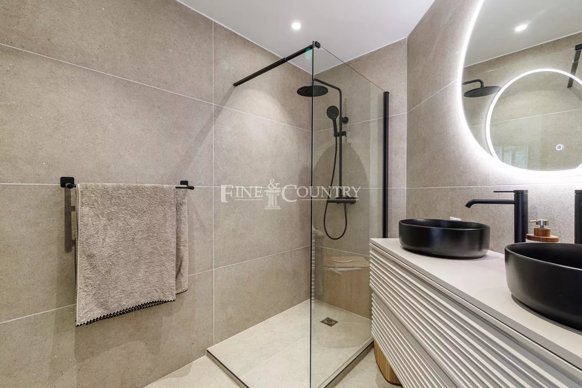 Photo of For Sale – 2-Bedroom Apartment – Cannes Montrose