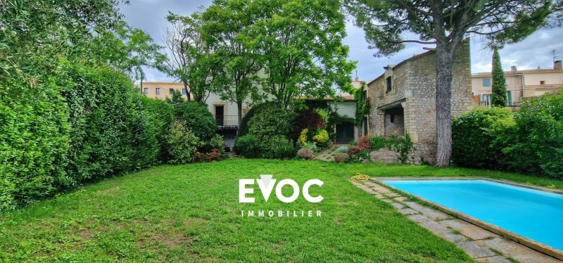 Maison de maître XIXᵉ à vendre à Montbazin – 185 m², chai, piscine, jardin et dépendances
