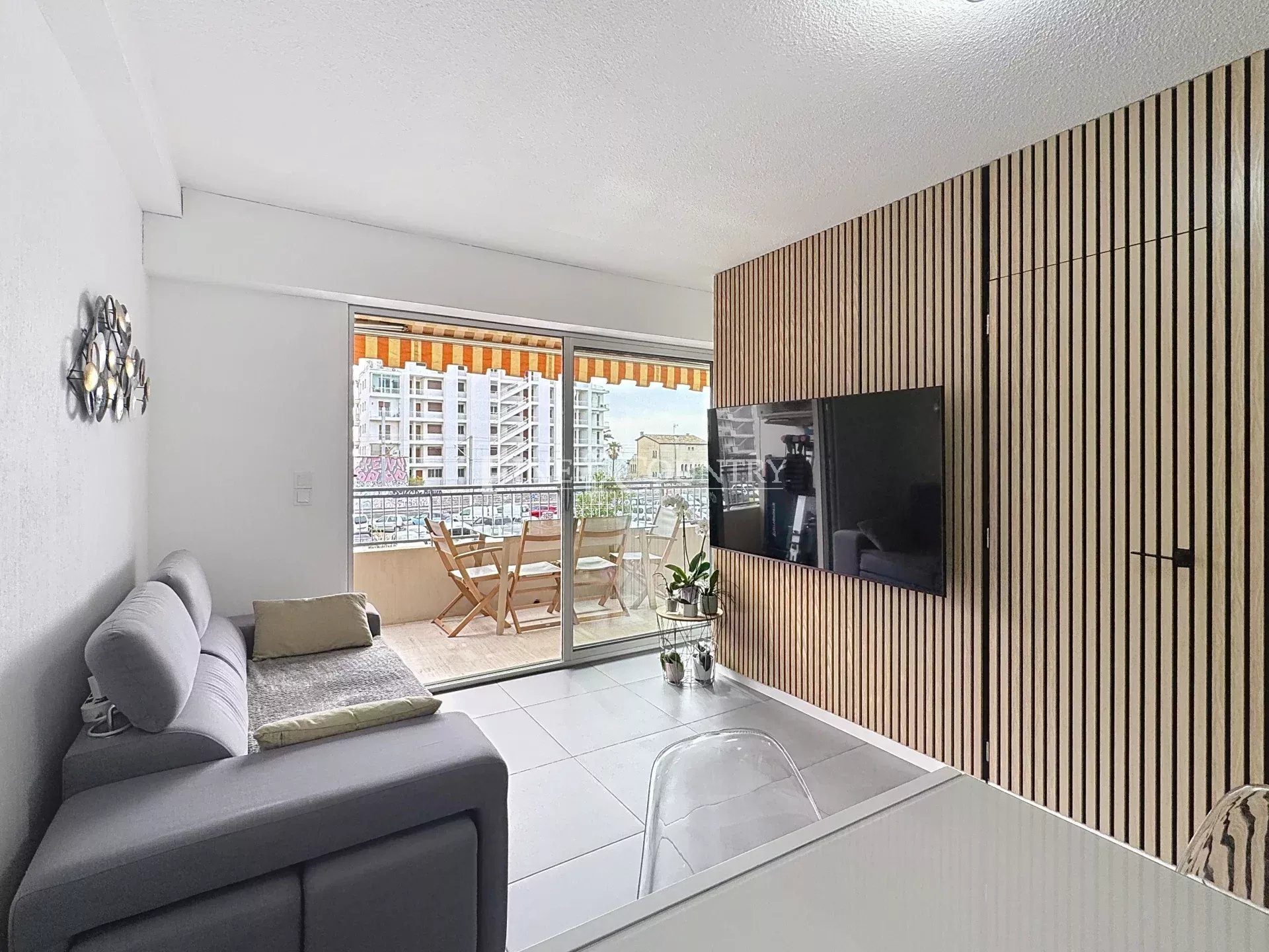 Photo of Apartment for sale with terrace in the heart of Golfe Juan