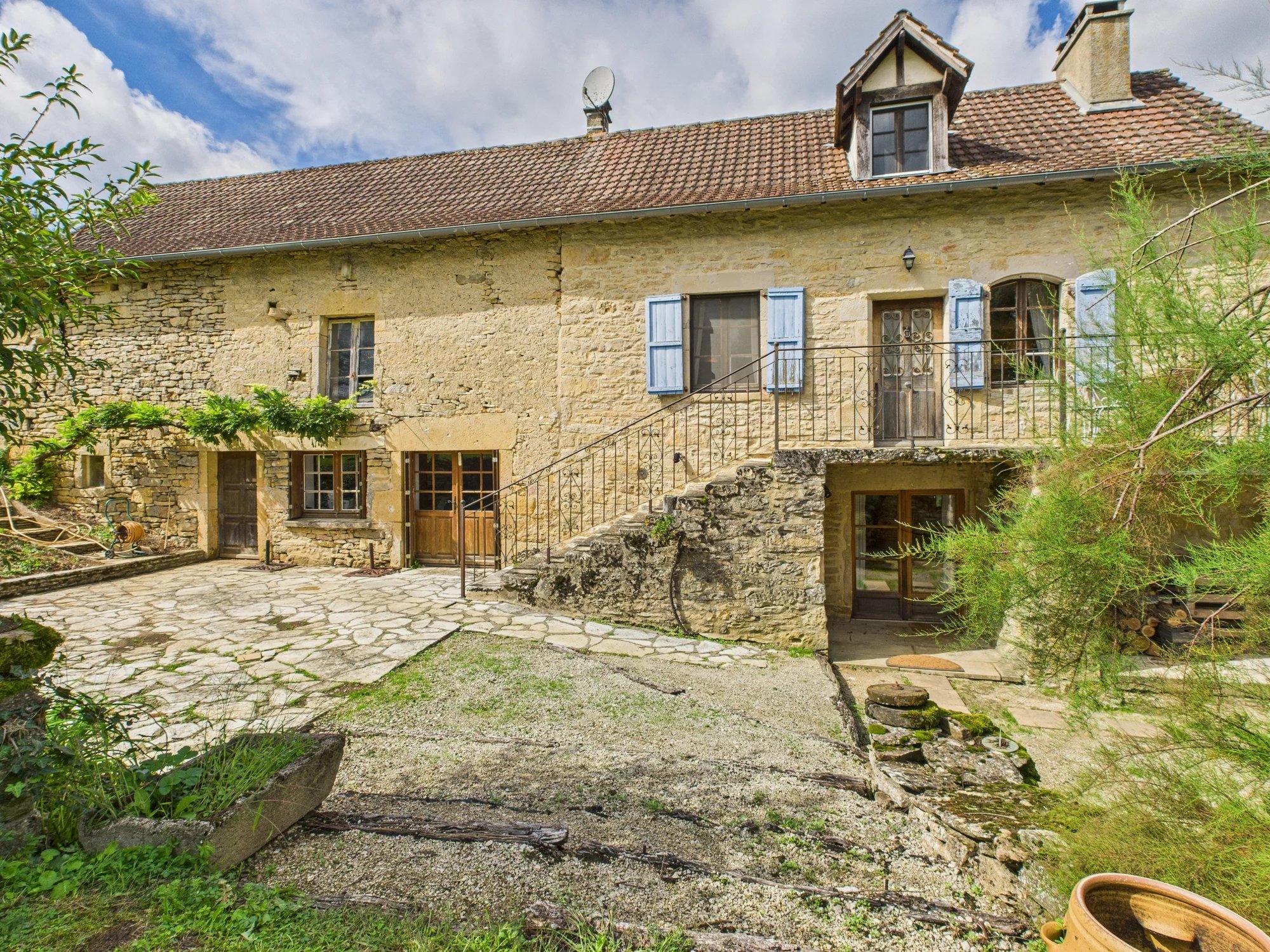 House in Parisot - view 1