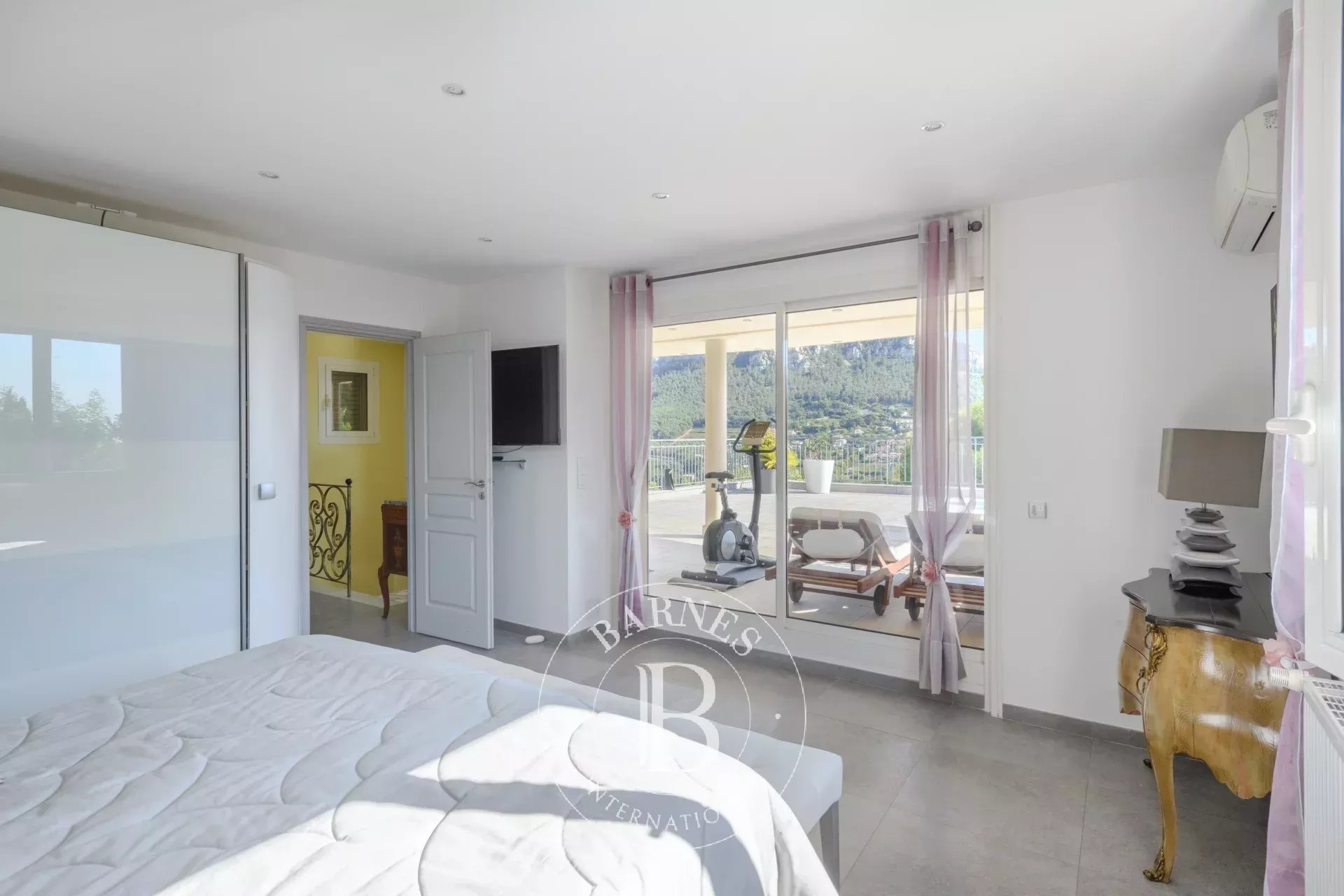 Ev Cassis - picture 9