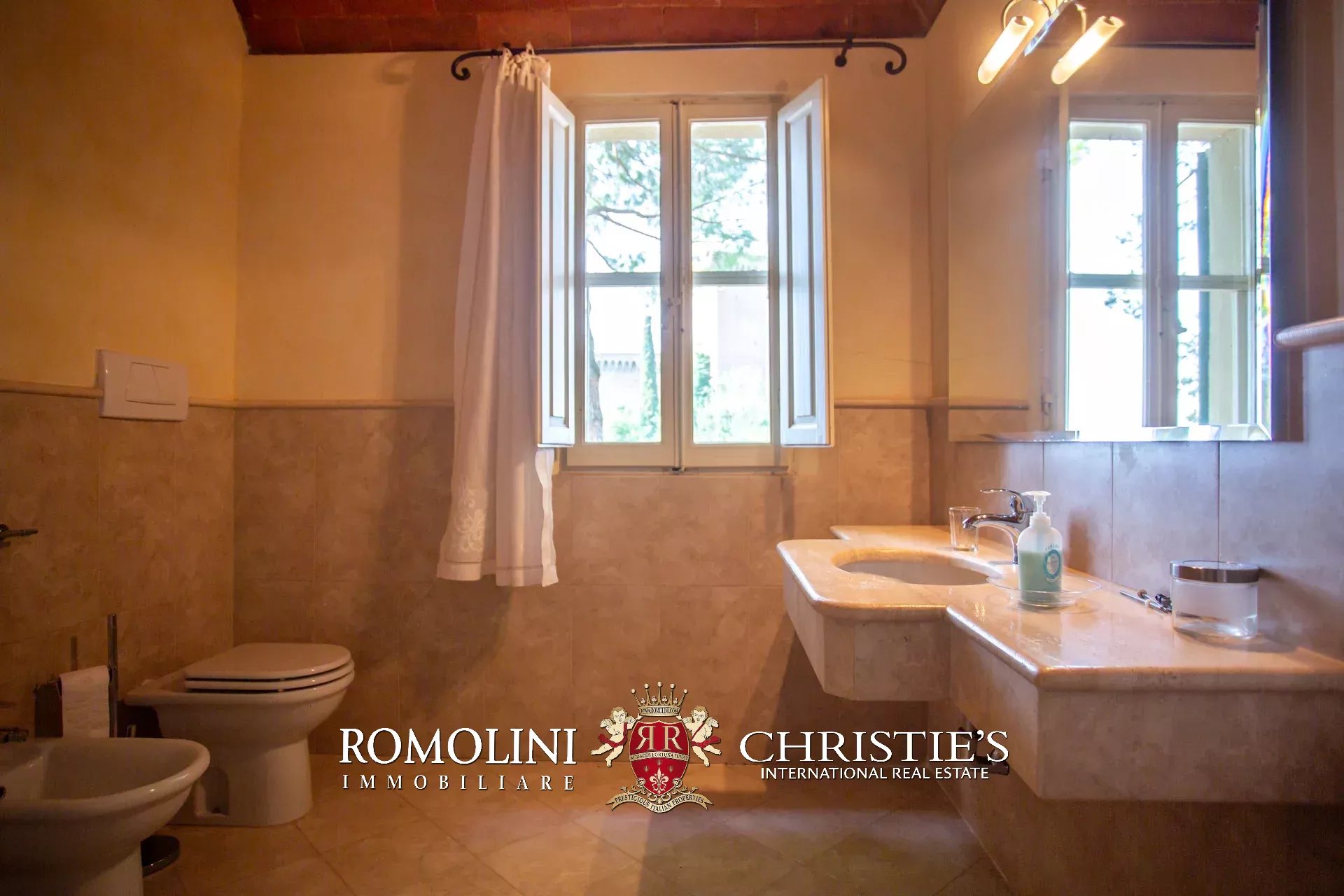 7 Bedroom Villa/Townhouse's Image 35