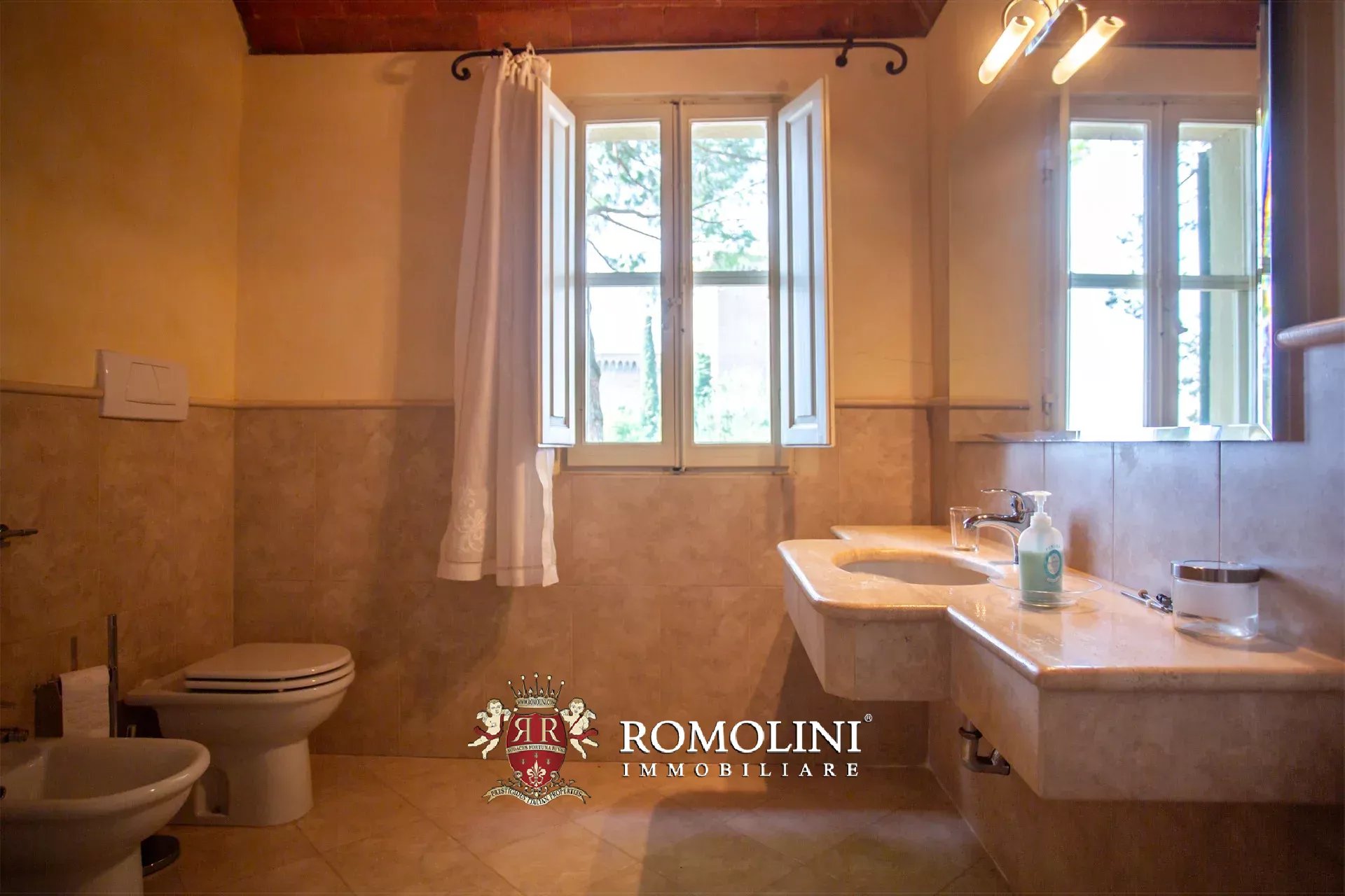 7 Bedroom Villa/Townhouse's Image 35