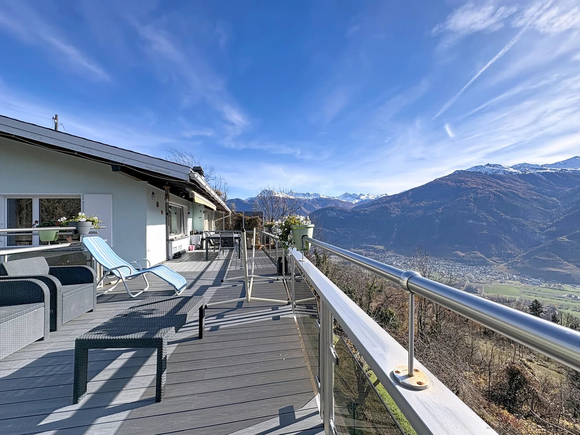 Spacieuse villa, vue panoramique et jacuzzi