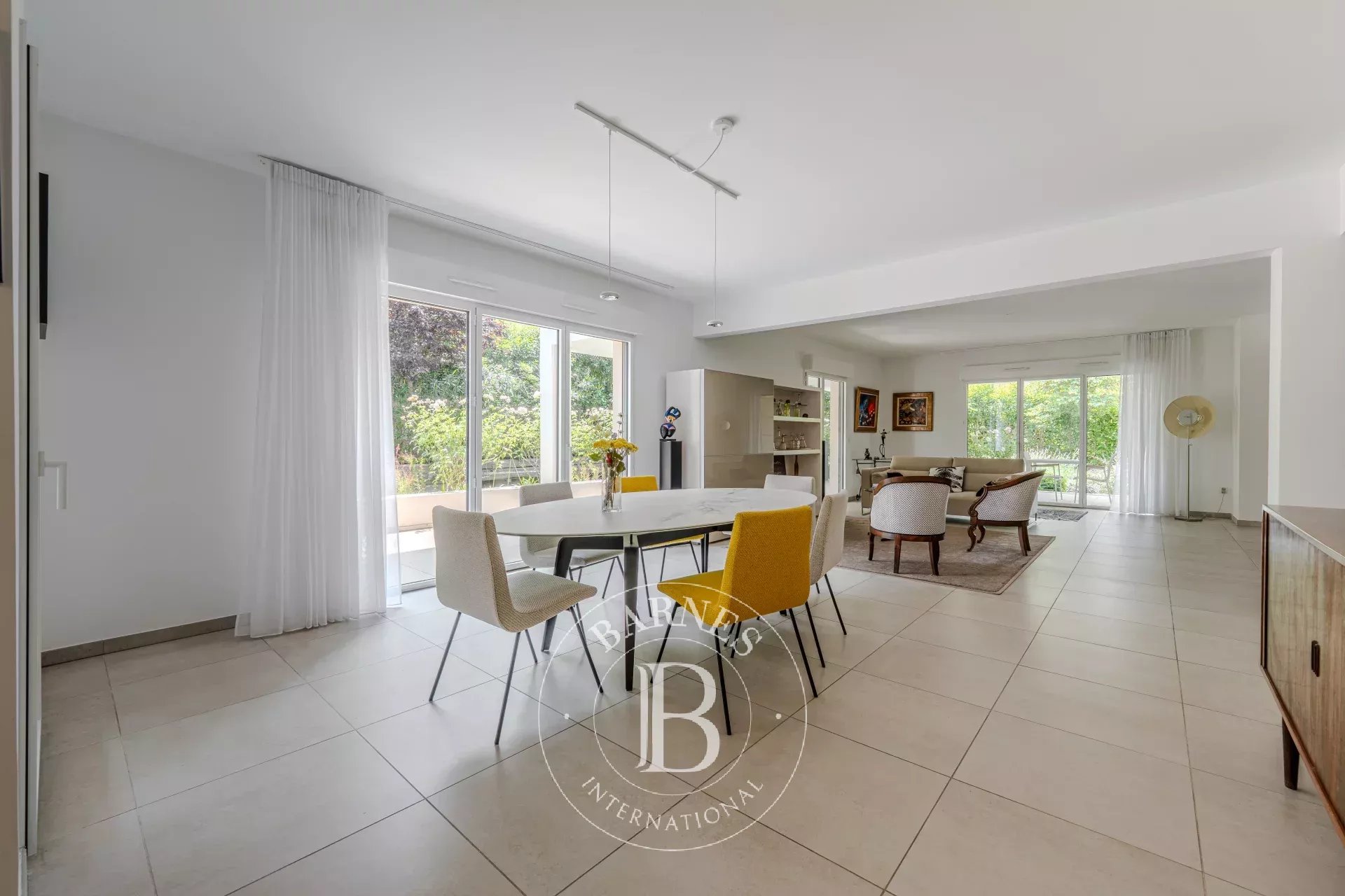 AIX-EN-PROVENCE – STUNNING 2,260 SQ FT APARTMENT – 3,660 SQ FT GARDEN – DOUBLE GARAGE