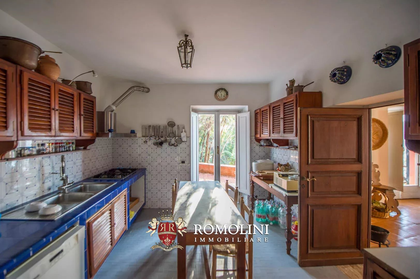 10 Bedroom Villa/Townhouse's Image 30