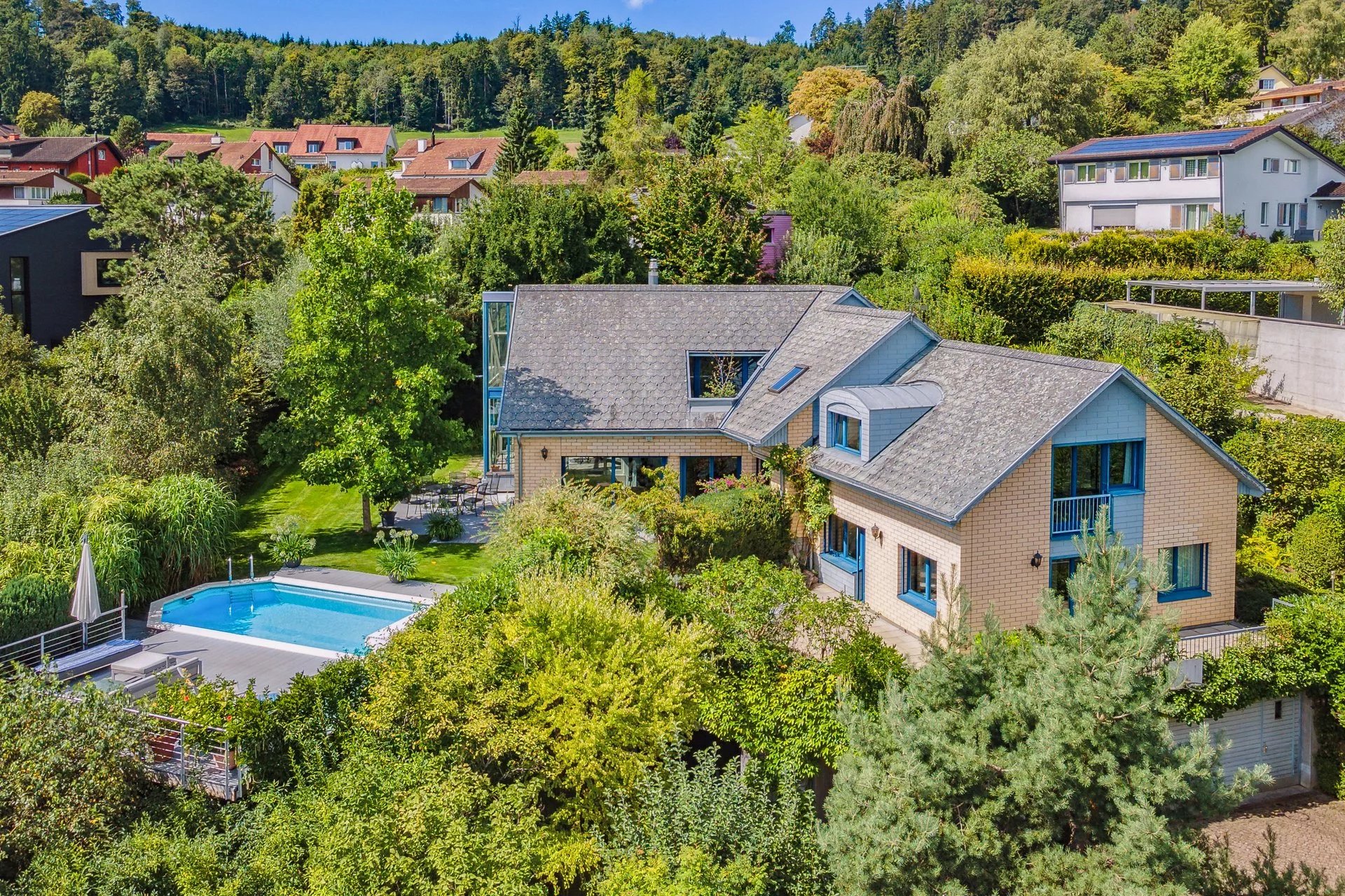 Maison de rêve à Forch avec piscine et vue imprenable