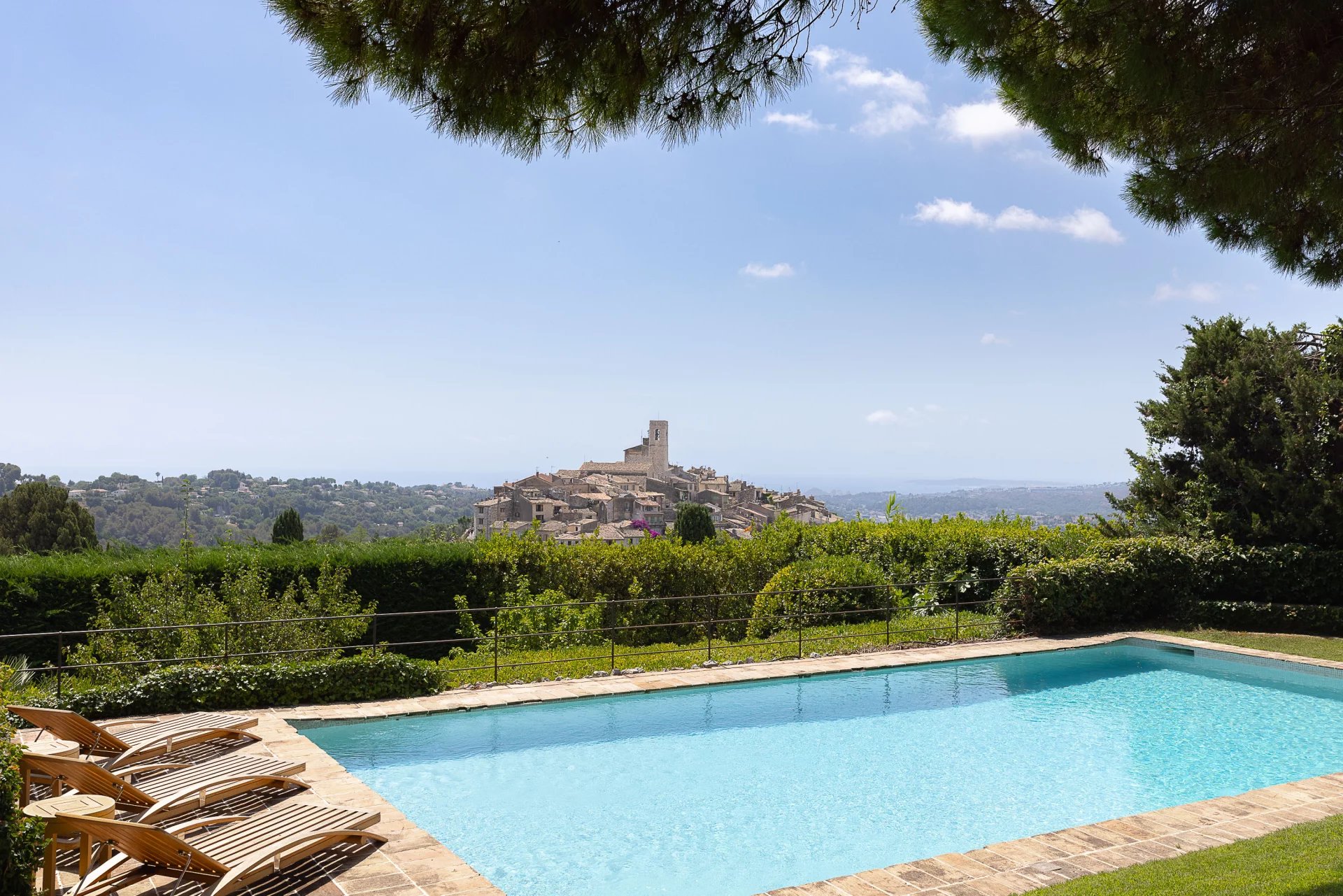 Mas Provençal with a view on the village