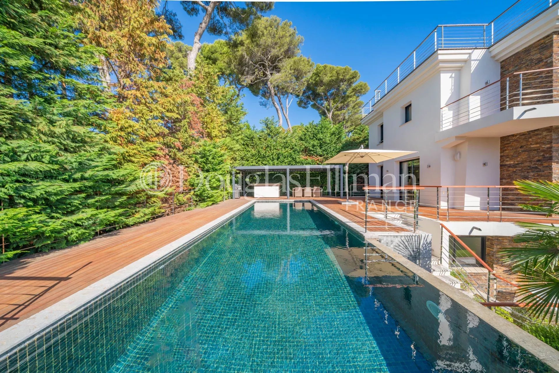CAP D’ANTIBES – Modern Villa Steps from Garoupe Beach - Picture n°2
