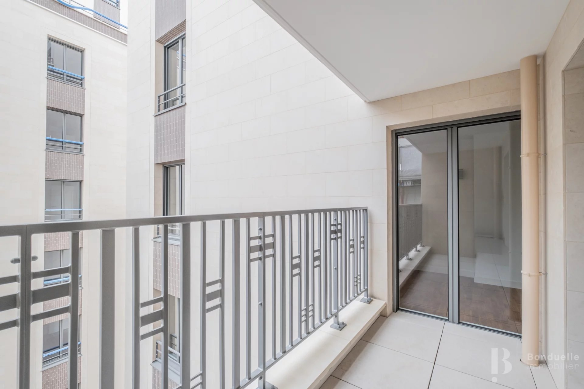 A LOUER VIDE - BEAU 4 PIECES DE 85,64 M2 - APPARTEMENT NEUF - LOGGIA - 8EME ETAGE AVEC ASCENSEUR - PARKING