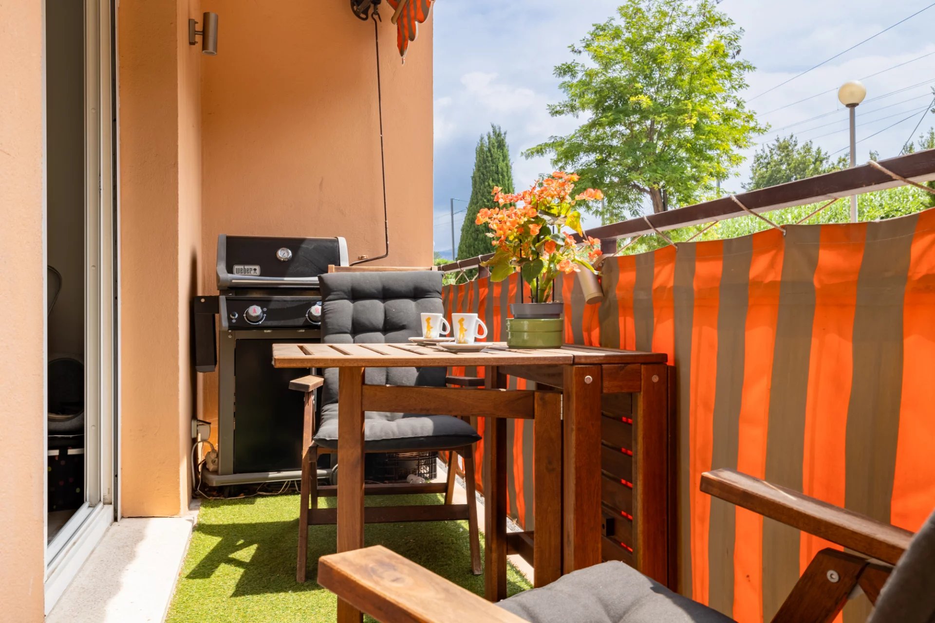 FOR SALE IN BEAULIEU-SUR-MER – CENTRE TOWN – RENOVATED – 3 BEDROOMS – PARKING – CELLAR