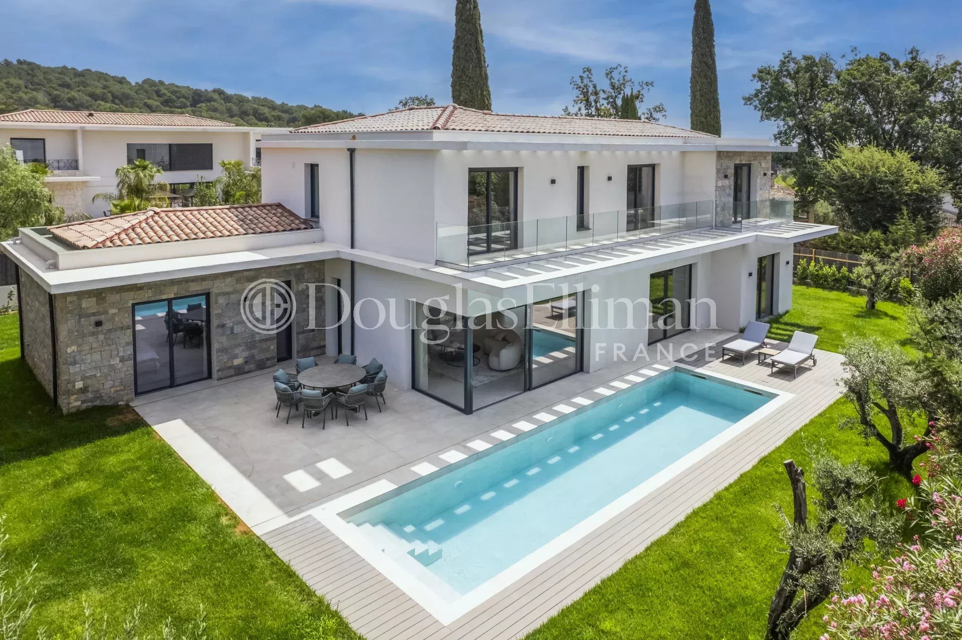 MOUGINS : Maison contemporaine proche de l&rsquo;école International - Image nᵒ2