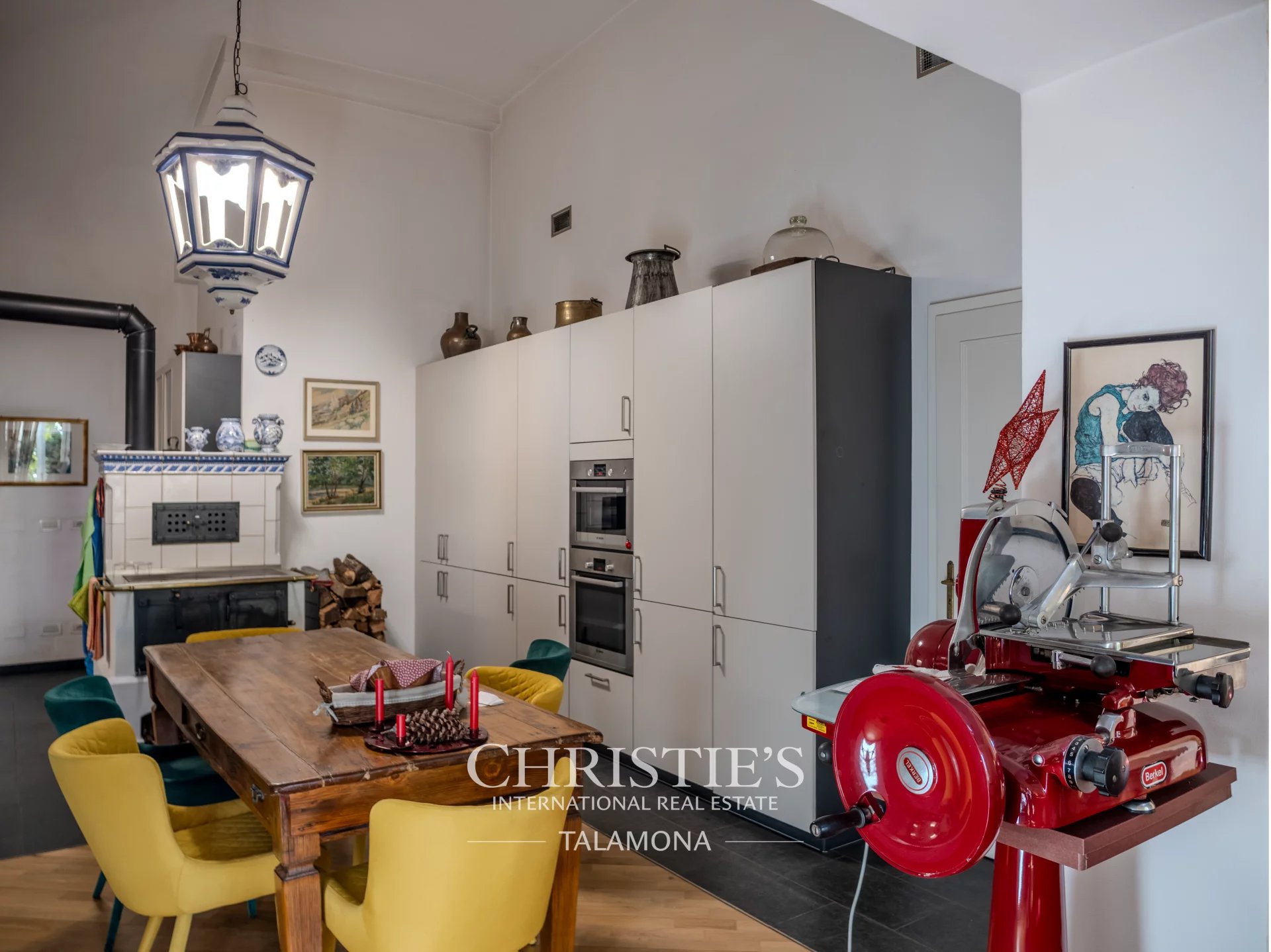 9 Bedroom Villa/Townhouse's Image 10