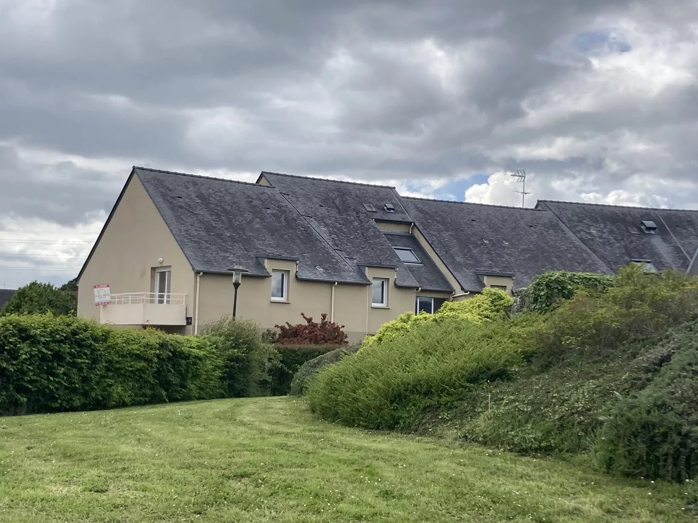 APARTEMNT T1 LEHON-PROXIMITE CENTRE COMMERCIAL