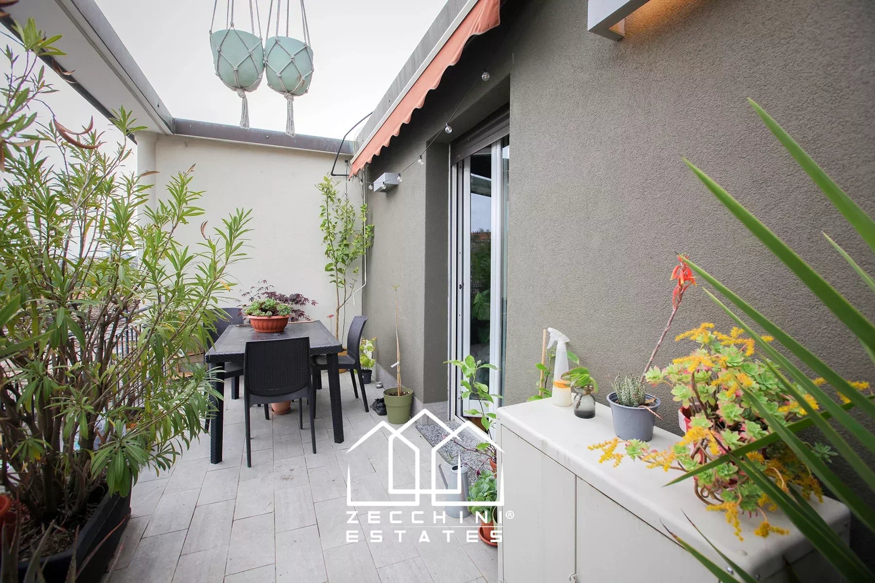 Pleasant one-bedroom with large terrace.