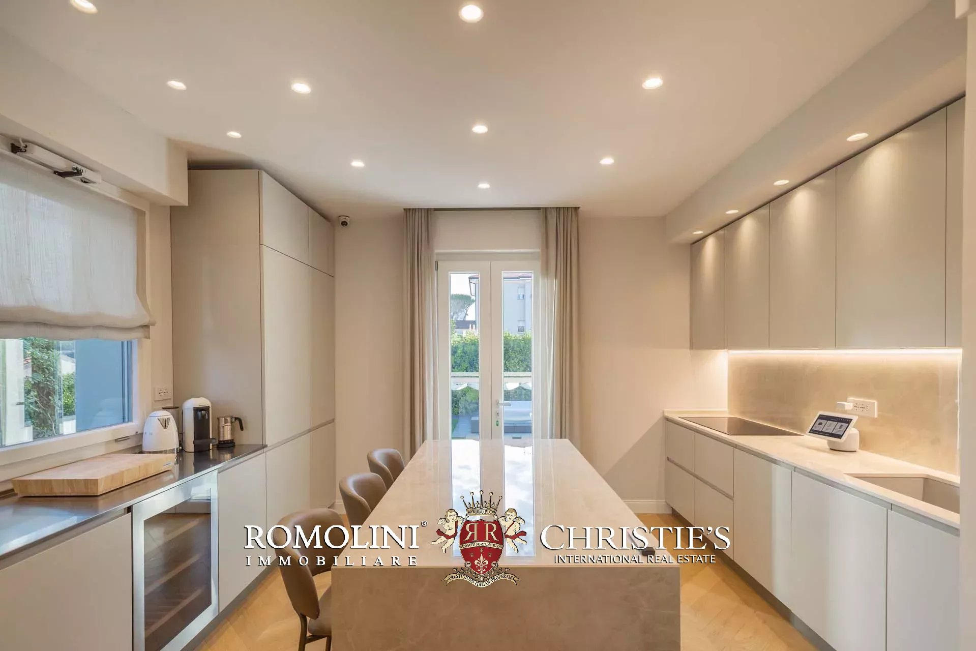 5 Bedroom Villa/Townhouse's Image 6