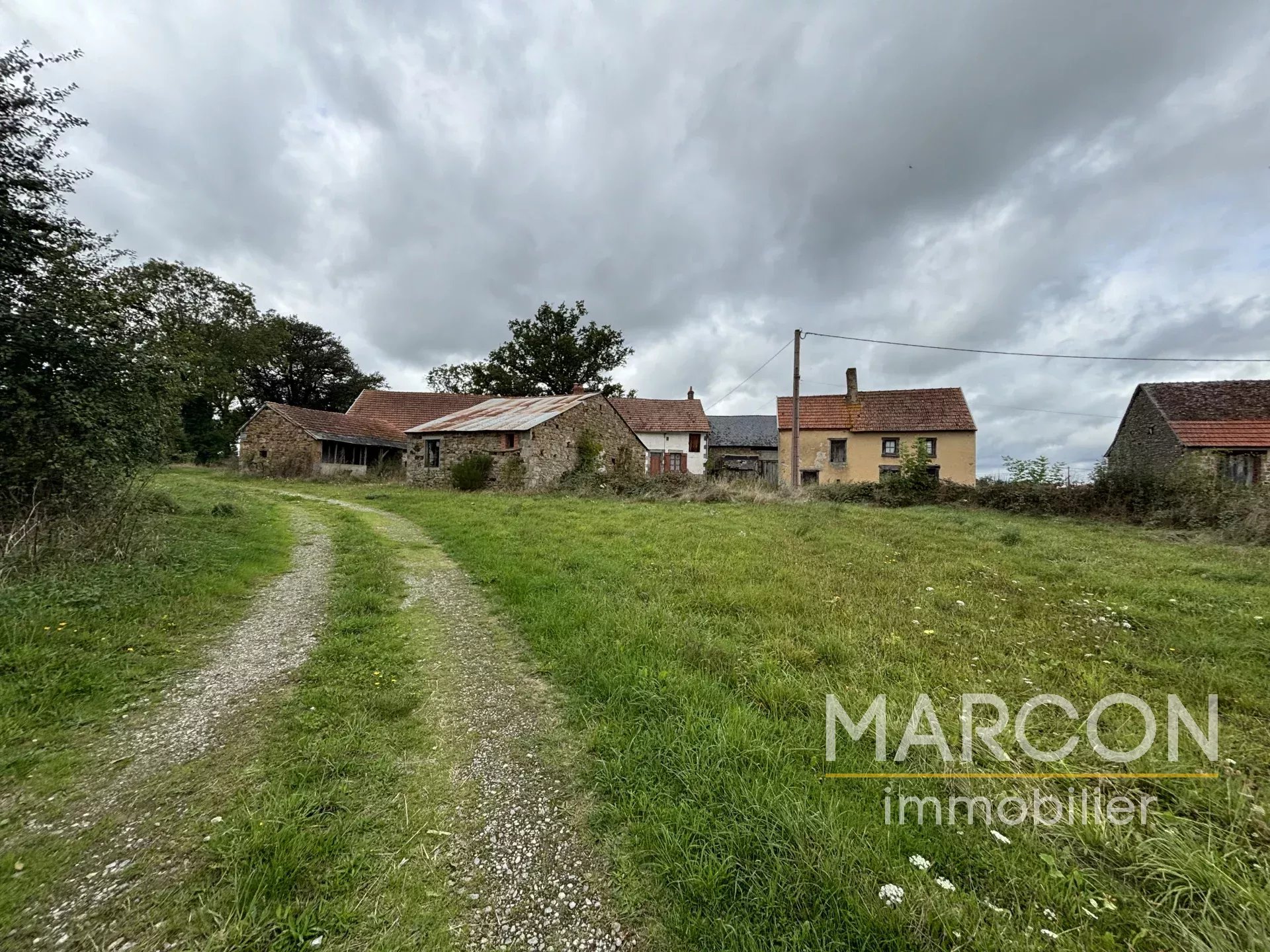 SALE HOUSE AREA CHAMBON-SUR-VOUEIZE
