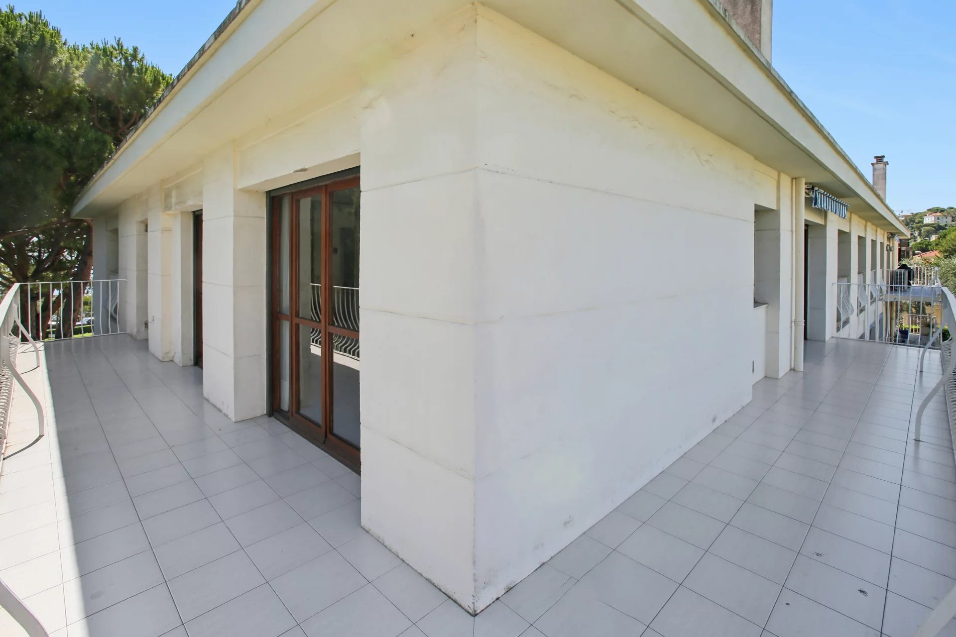 Appartement 3/4 pièces avec de grandes terrasses et vue mer au cœur du village de Saint-Jean-Cap-Ferrat