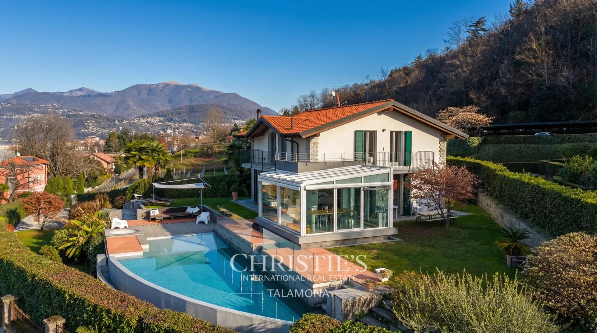 4 Bedroom Villa/Townhouse's Image 3