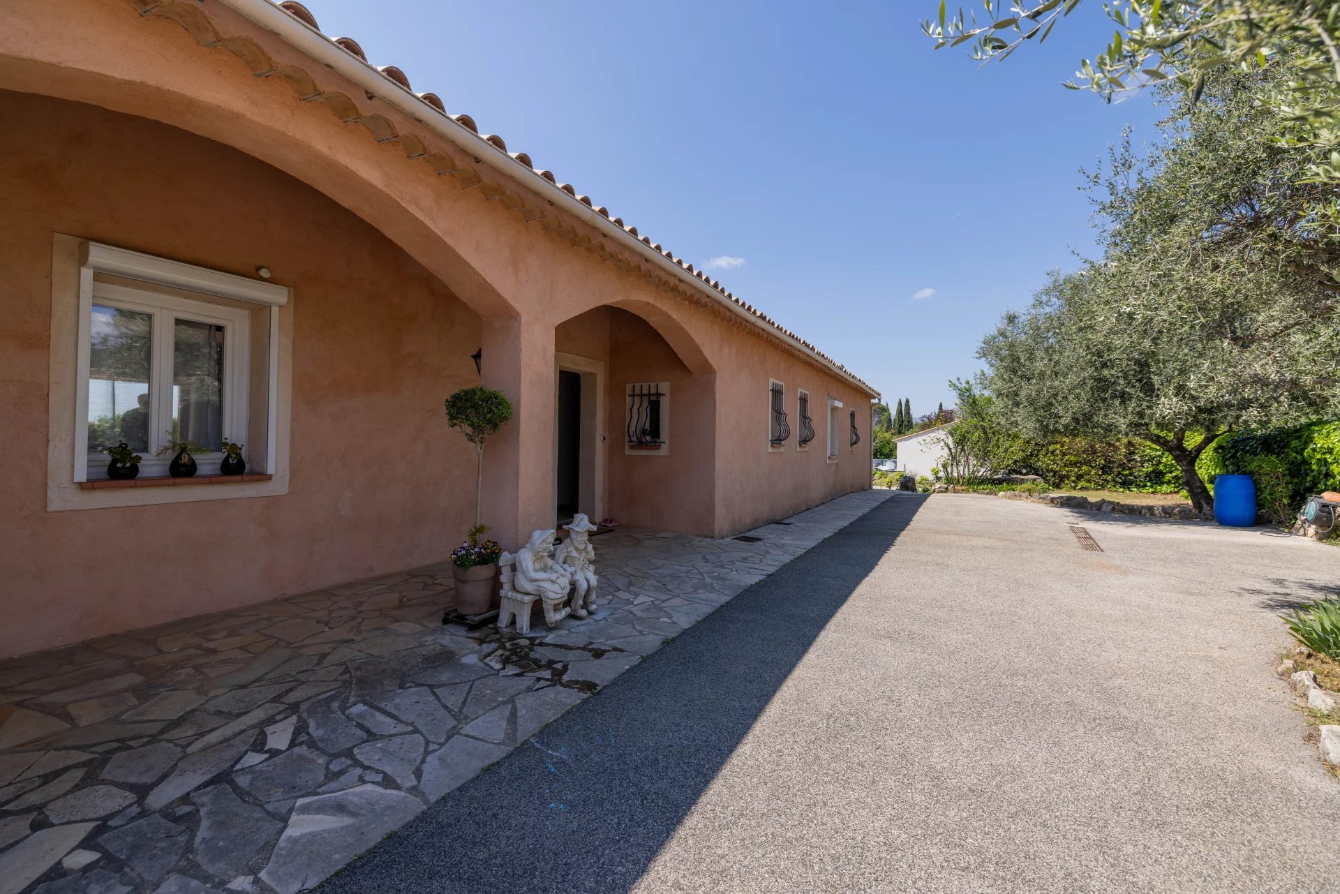 Maison de plain-pied avec sous-sol total, piscine et terrain à Saint-Cézaire-sur-Siagne - Photo 4