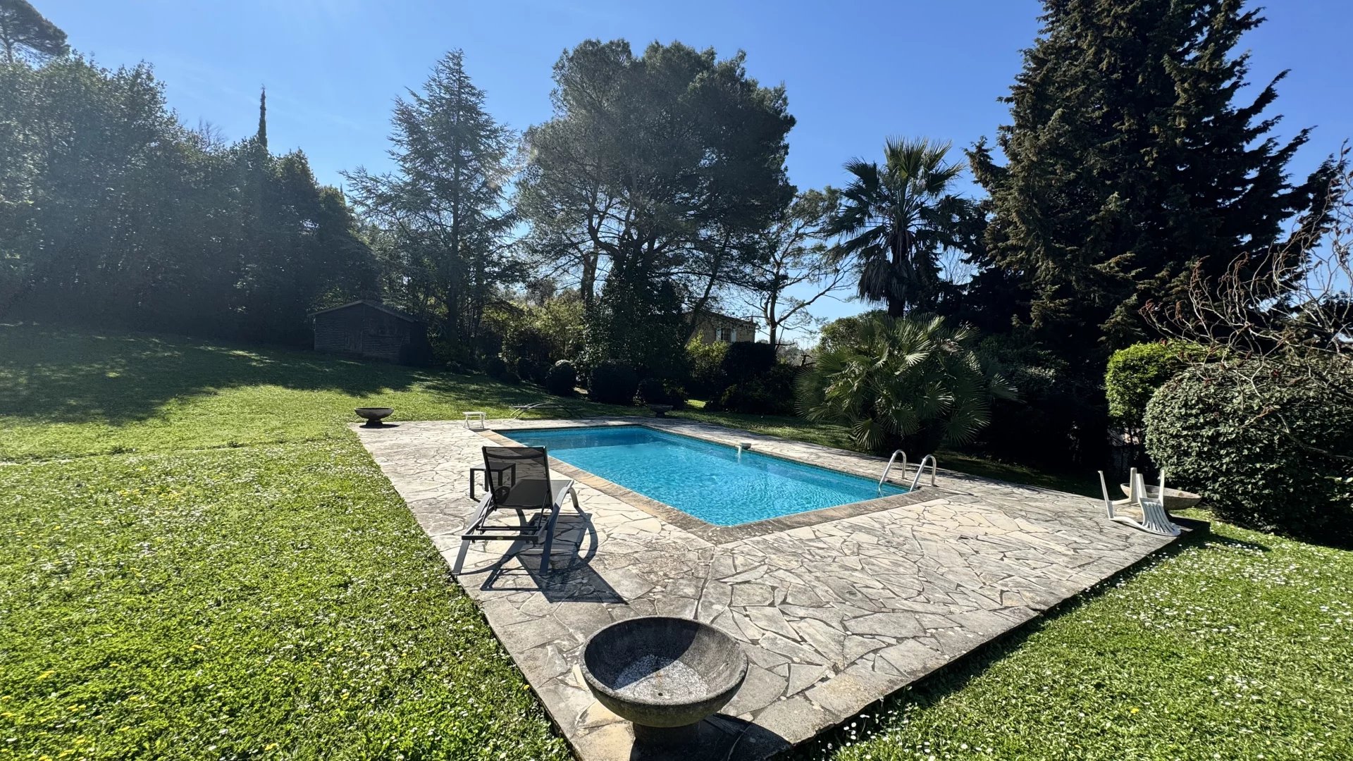 VILLA PISCINE GROS POTENTIEL