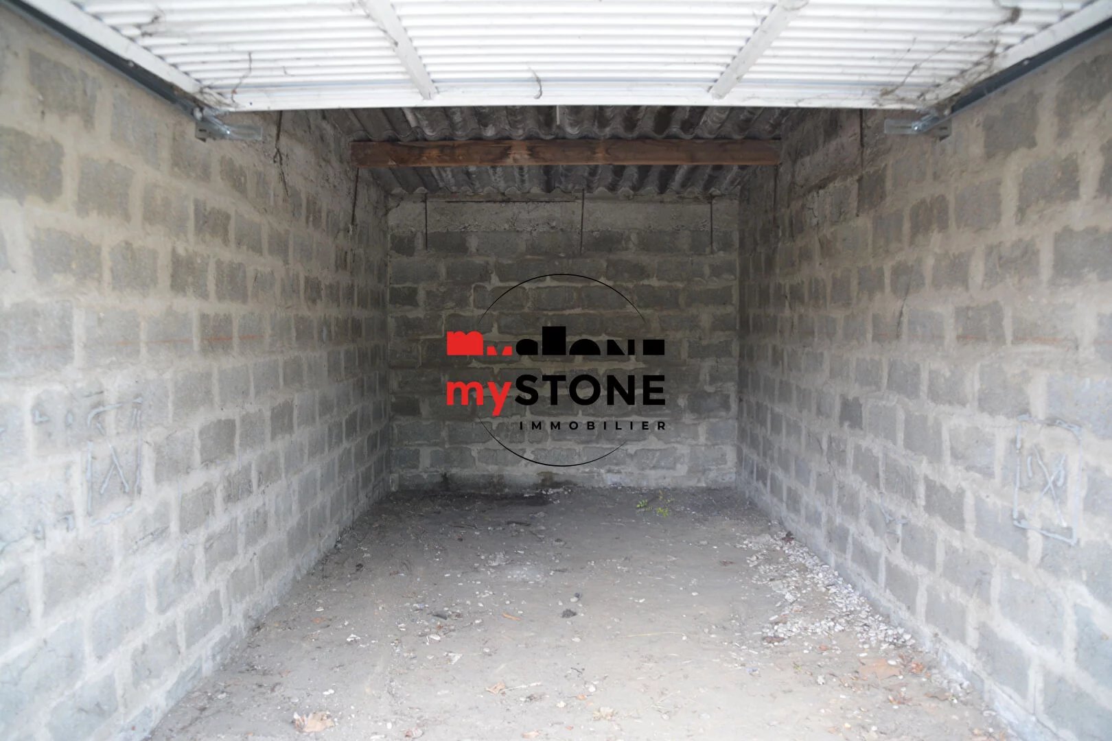 A LOUER - Parking / box  13.95 m2 - BELLEVILLE EN BEAUJOLAIS