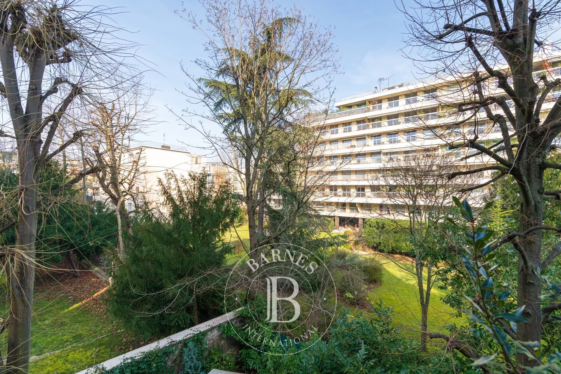 Exclusive listing - Neuilly-Golden Triangle - 3-bed apartment - Quiet and green surroundings - Balcony - picture 14