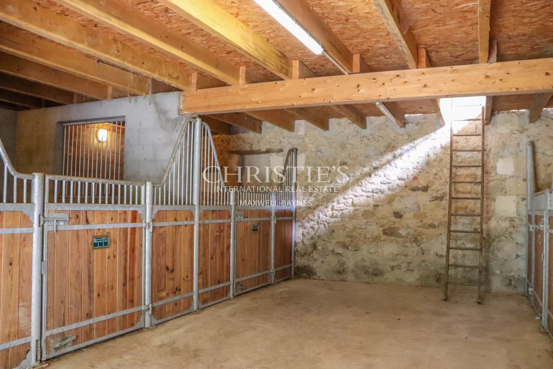 9 Bedroom Chateau's Image 20
