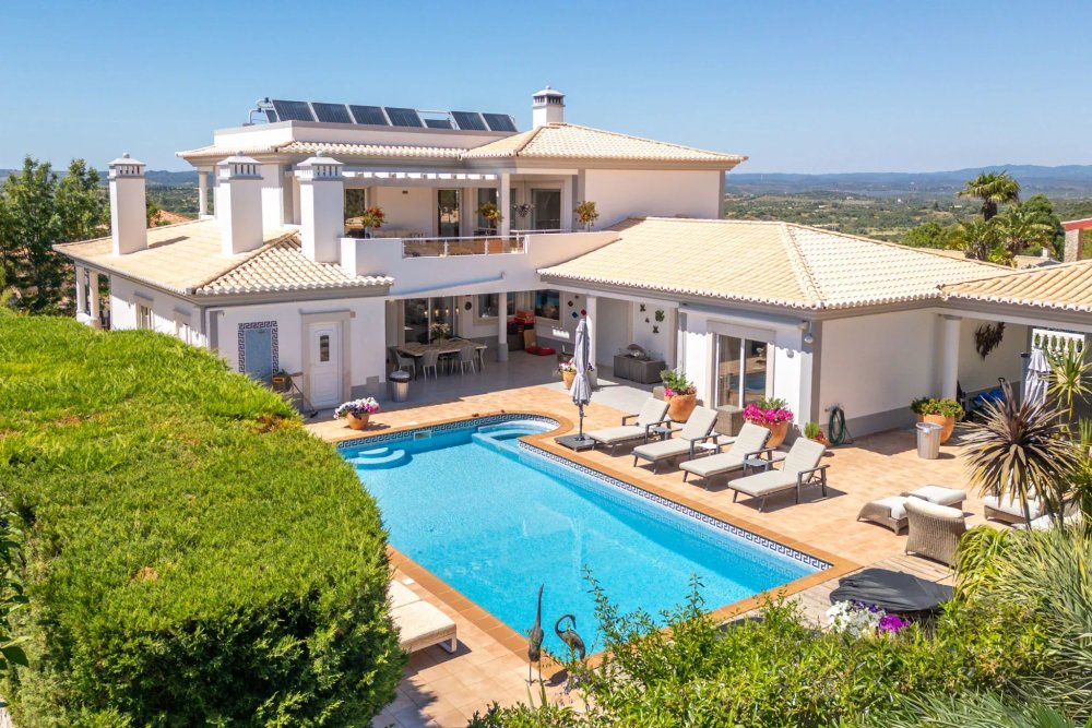 Family Home T3+1 with Swimming Pool, Between Lagos and Praia da Luz