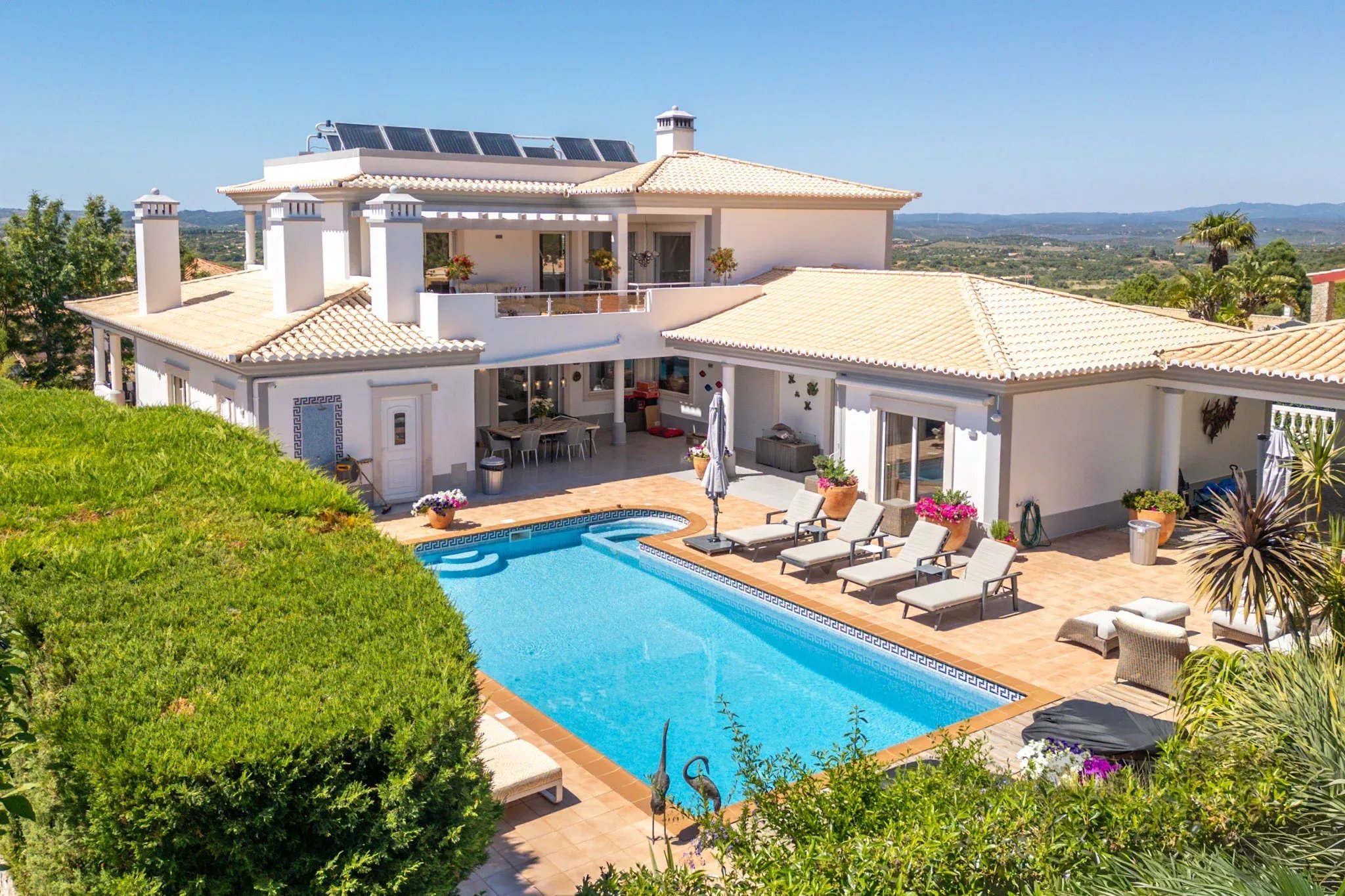 5-Bed American-Style Family Villa with Pool, Between Lagos and Praia da Luz 87053335 image 1
