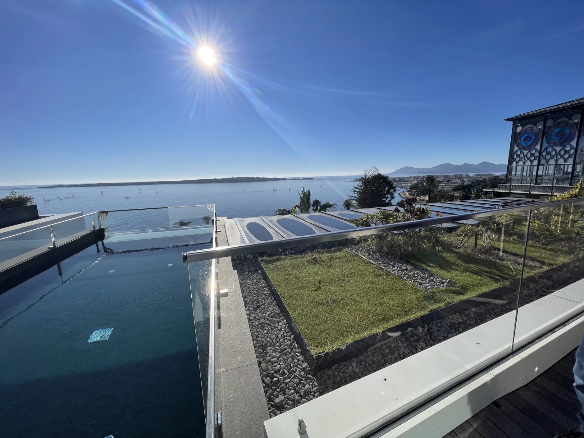 CANNES CALIFORNIE SOMPTUEUX 3 PIECES VUE MER