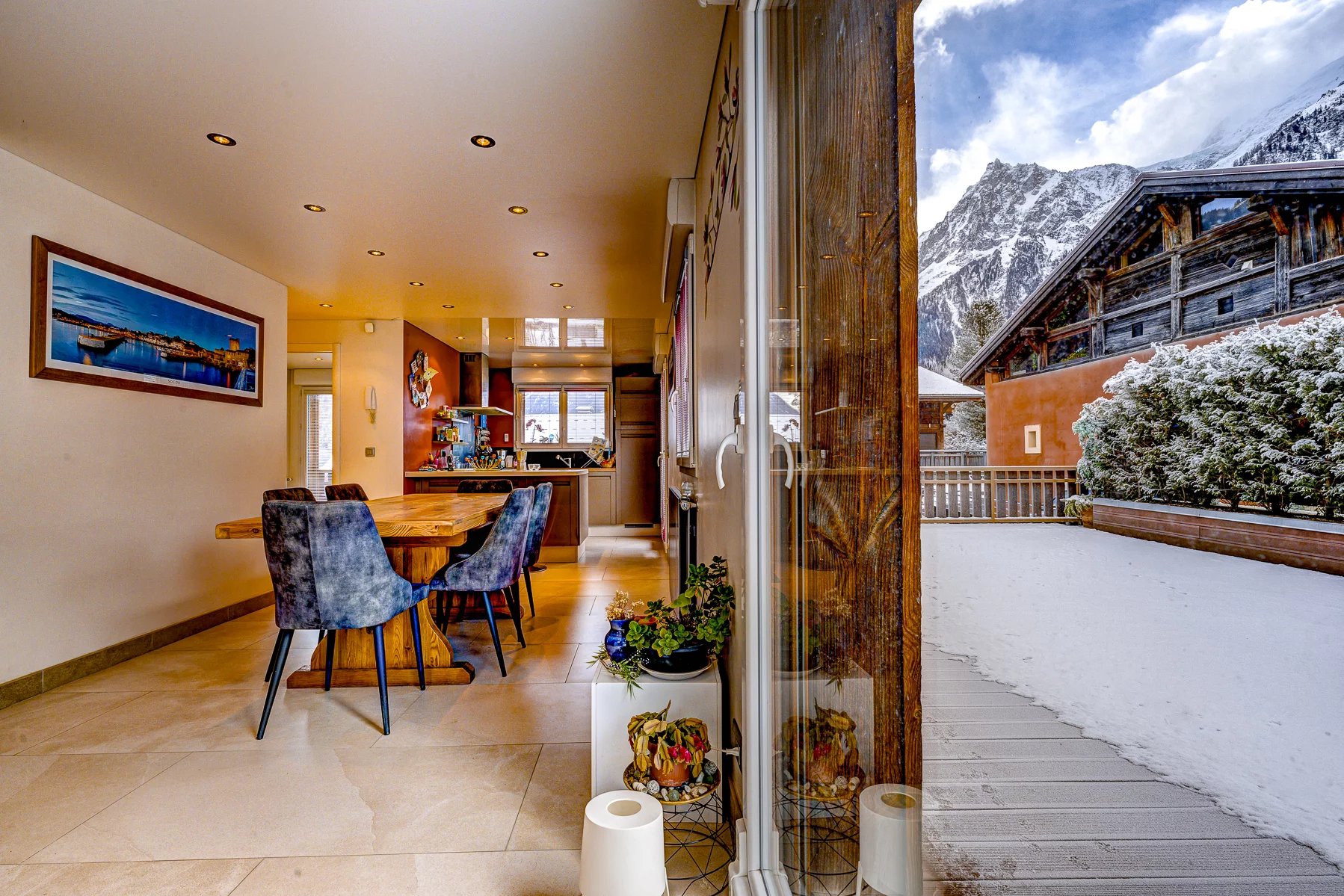 LES HOUCHES - A 3 bedroom chalet with independent 1 bedroom apartment Accommodation in Chamonix