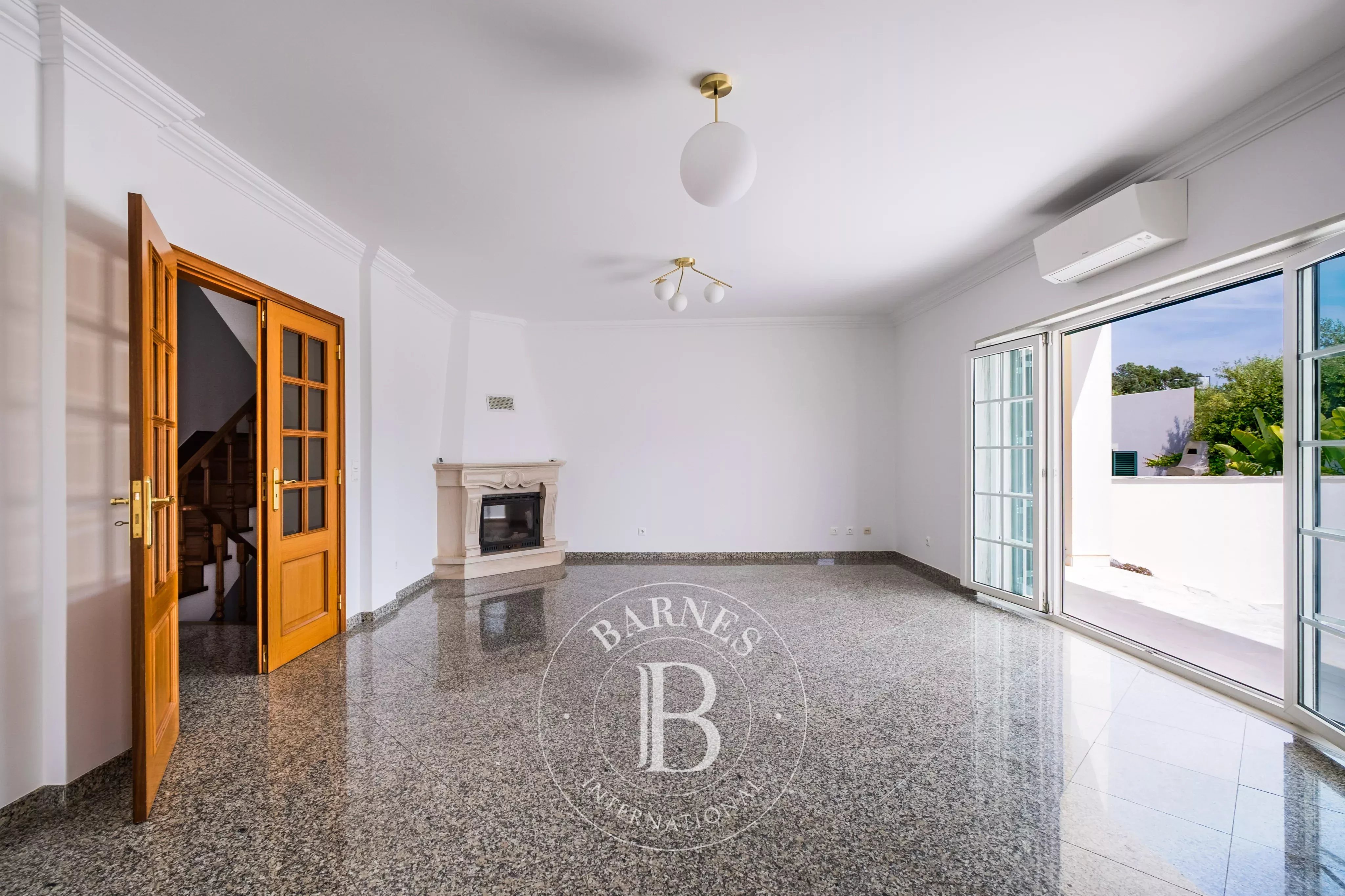 Moradia geminada T4+2, no Cobre