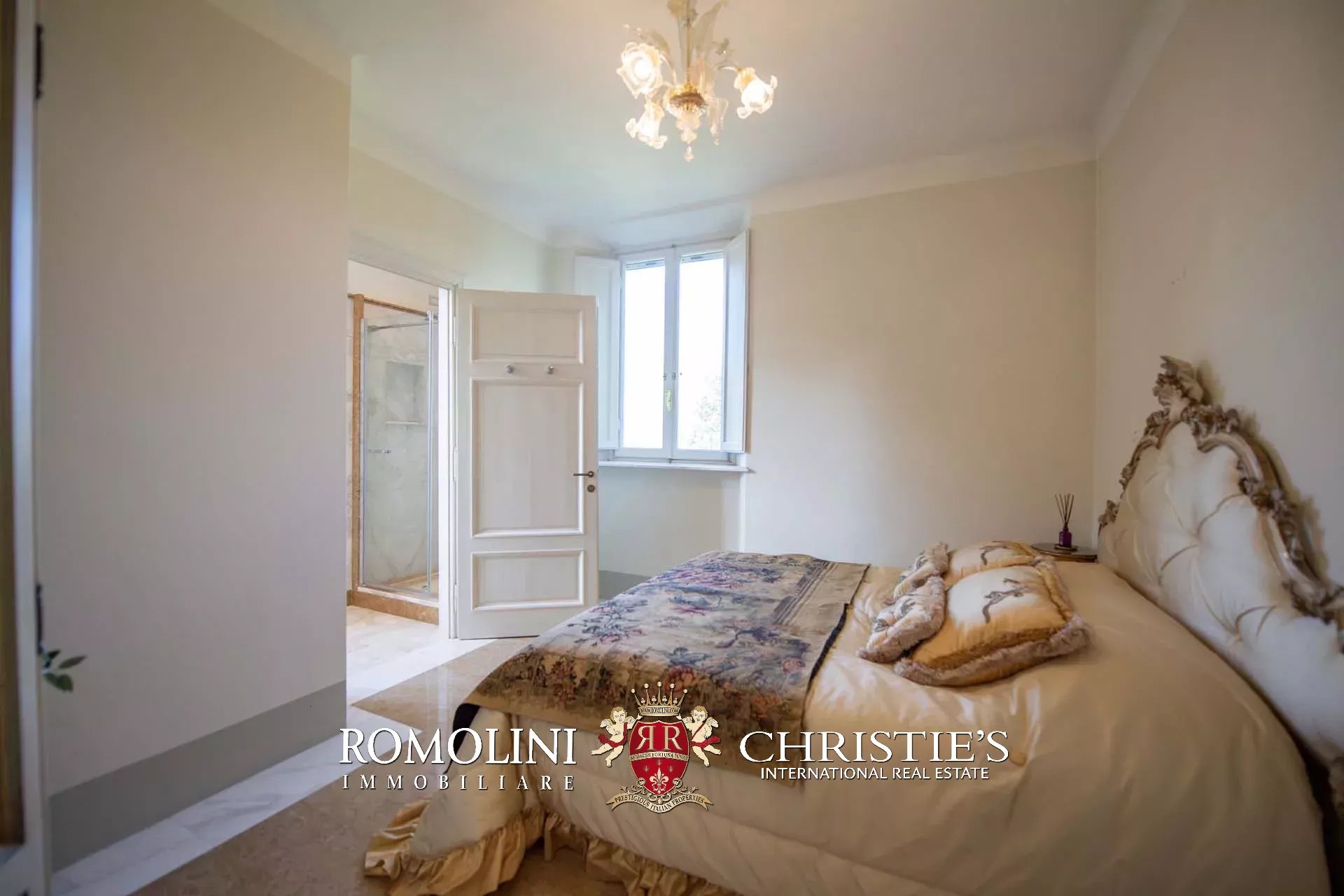 8 Bedroom Villa/Townhouse's Image 40
