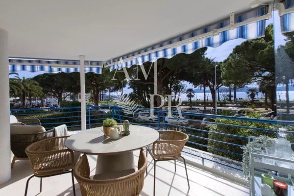 Cannes Croisette - 3-room flat - Unobstructed sea view — photo 1