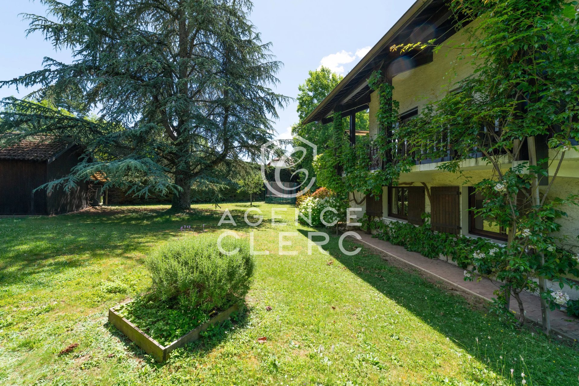 7 Bedroom Villa/Townhouse's Image 4
