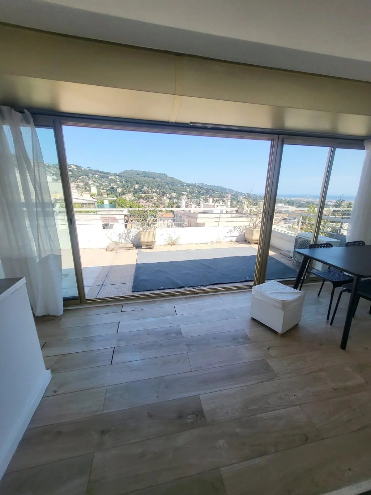 Grand studio de 27m² avec loggia et terrasse vue mer