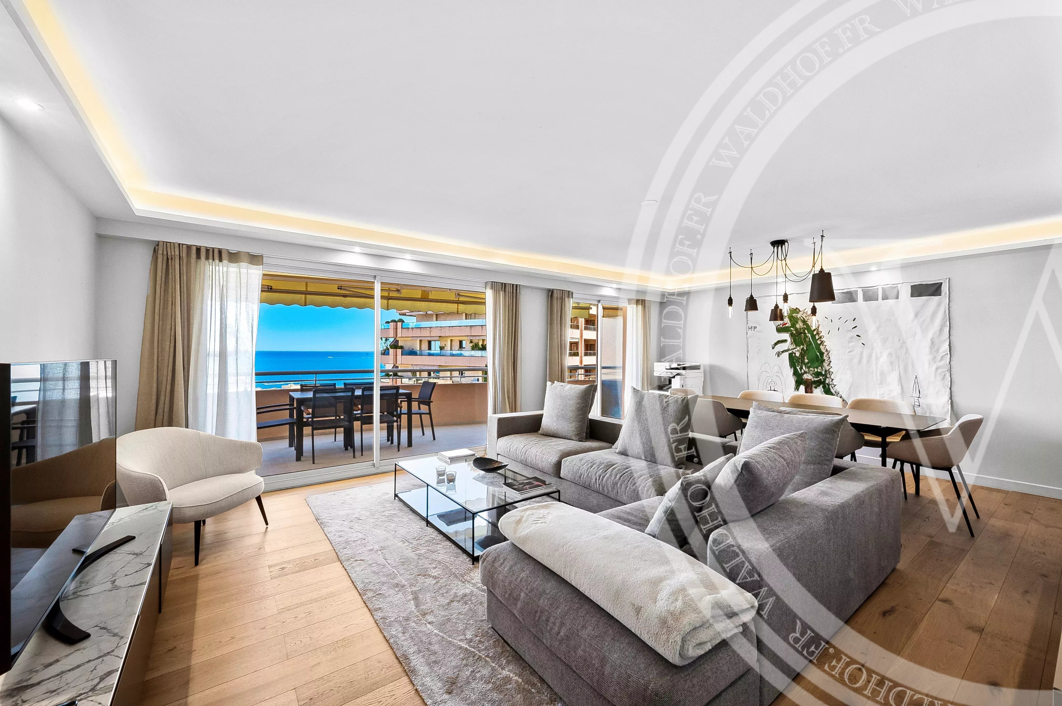 Prestigieux appartement rénové de 3 chambres avec vue panoramique sur la mer - à quelques pas de Monaco