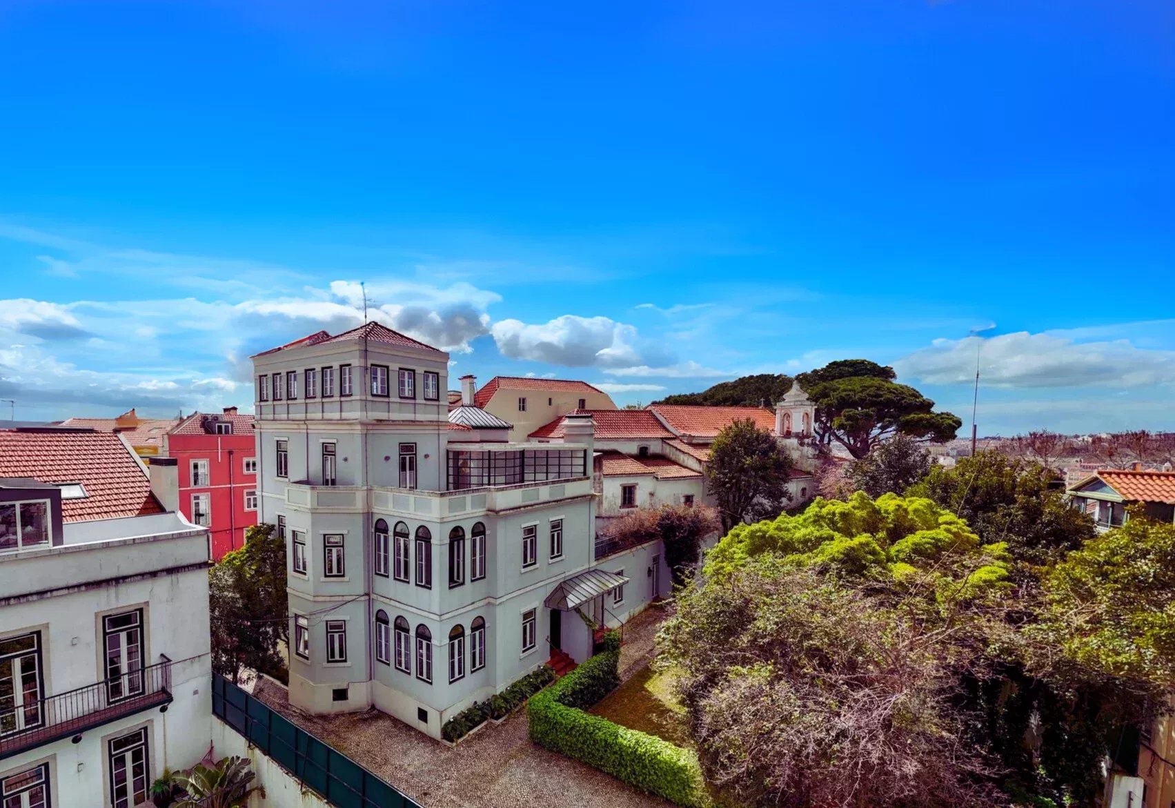 A 1909 Masterpiece: The Crown of Lisbon’s Hills 86119022 image 8