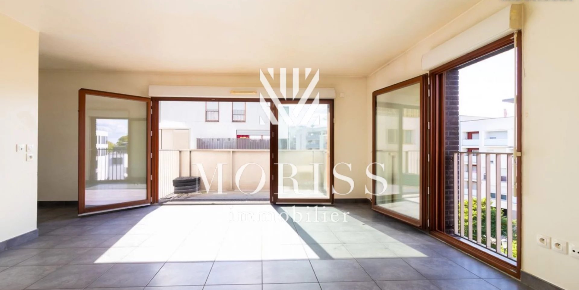 APPARTEMENT 4 PIÈCES / 81M2 / BALCON / PARKING - Image Array